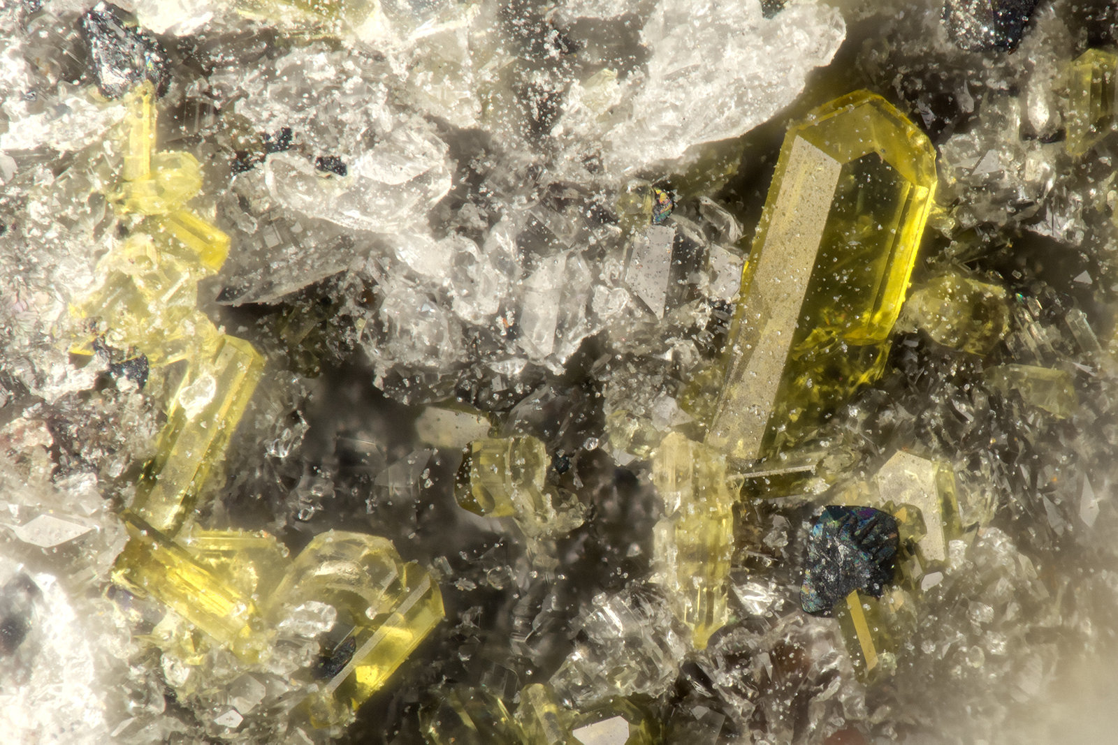 Diopside
FOV = 1.1 mm
(Autor: Doug)