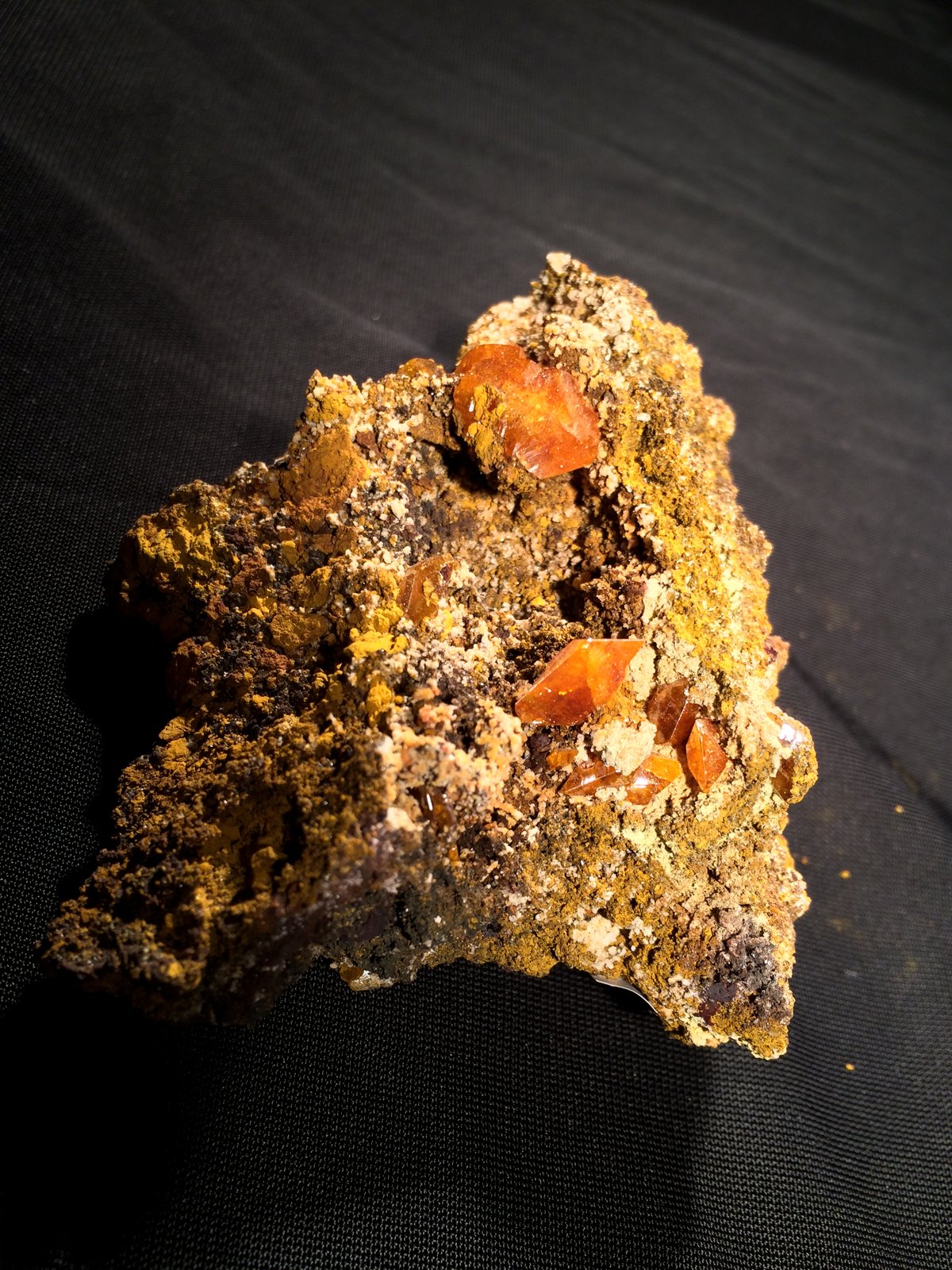 Wulfenite
95 mm x 80 mm 45 mm
(Autor: Robert Seitz)