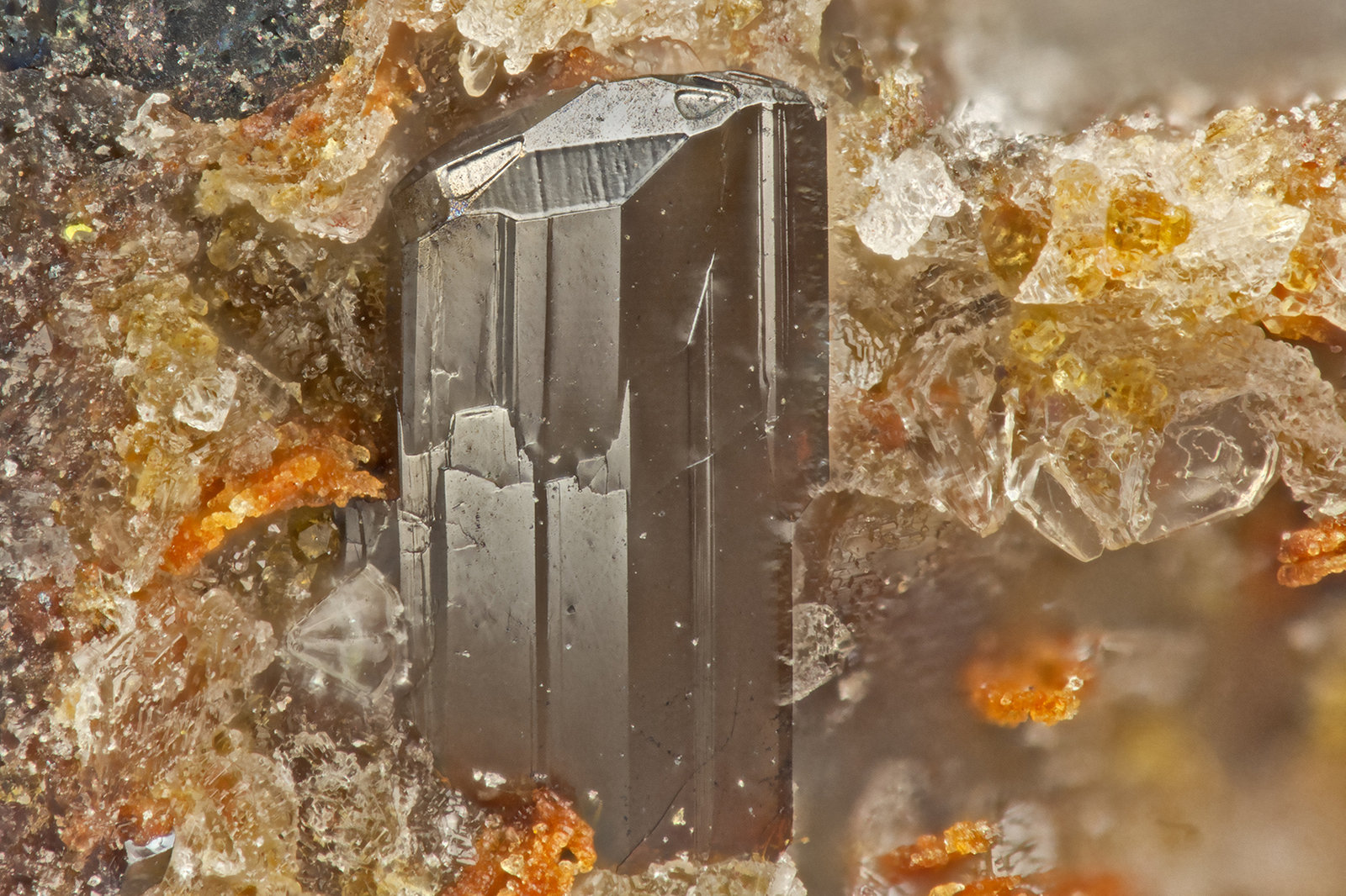 Pseudobrookite
FOV = 1.2 mm
(Autor: Doug)