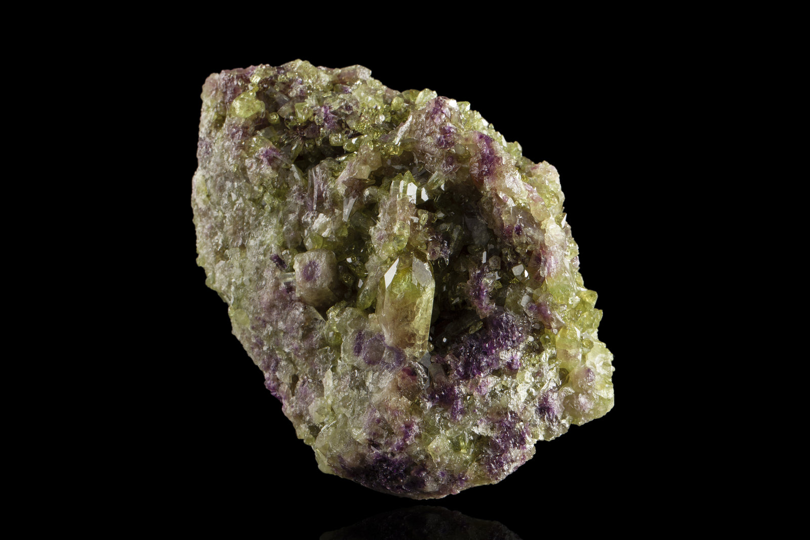 Vesuvianite
14,0	 x	9,5	x	8,5	cm
(Autor: MIM Museum)