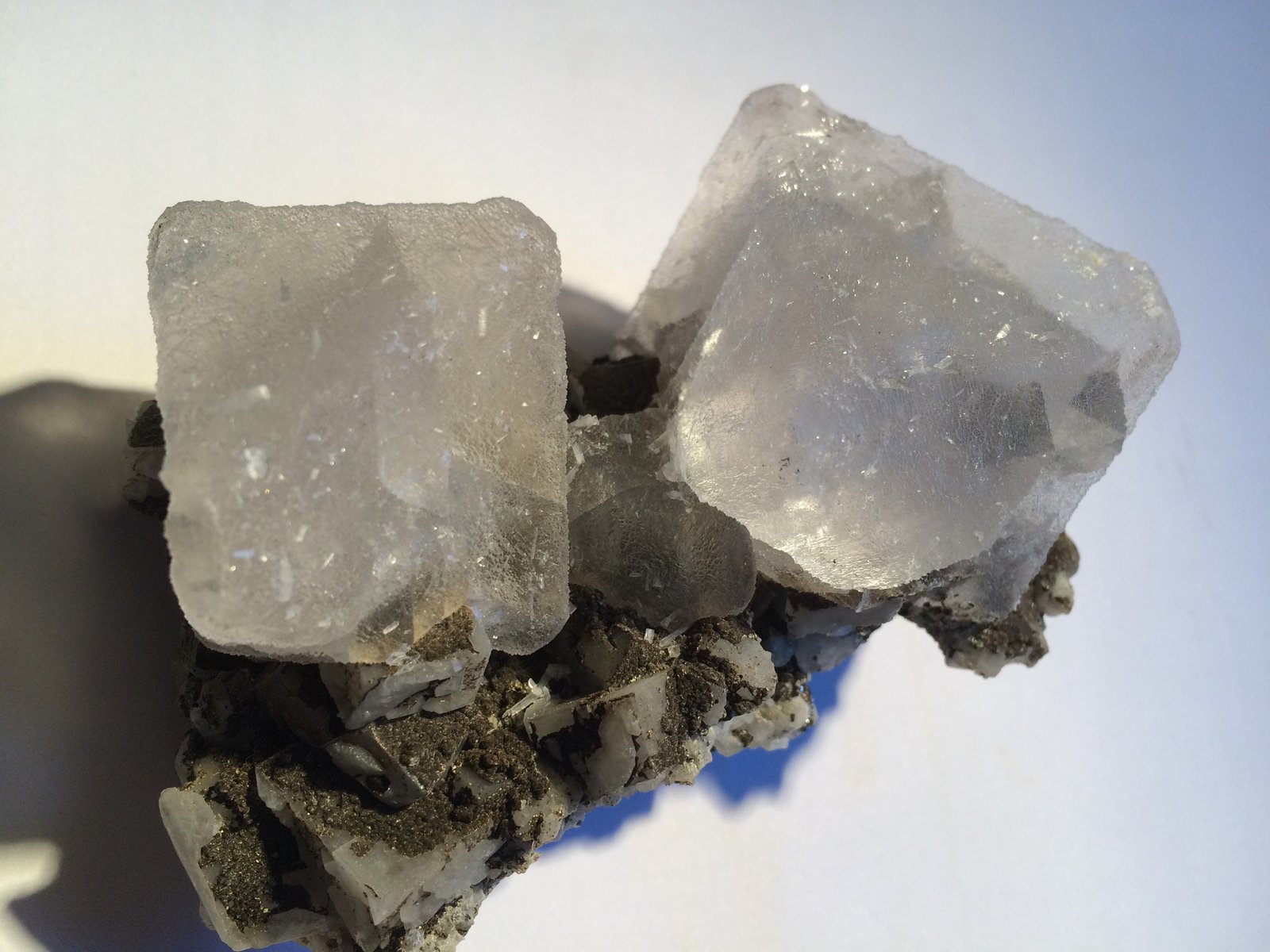 Fluorite, Calcite
90 X 60 X 45
(Autor: Robert Seitz)