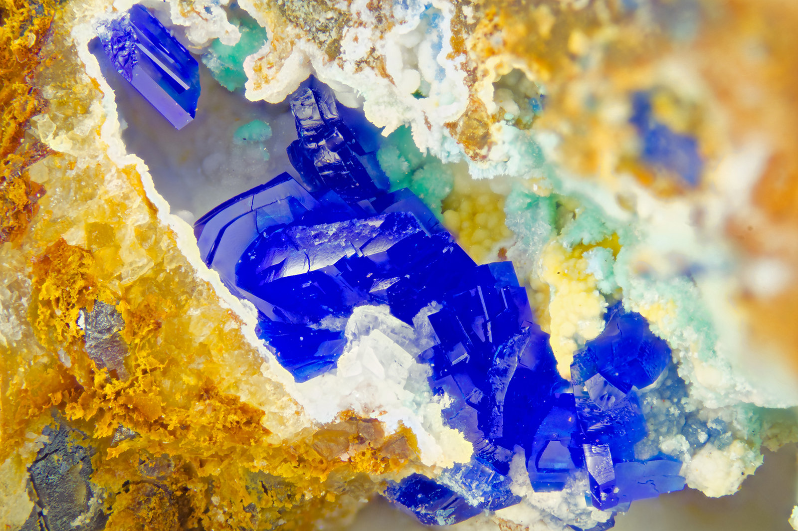 Linarite
FOV = 4.0 mm
(Autor: Doug)
