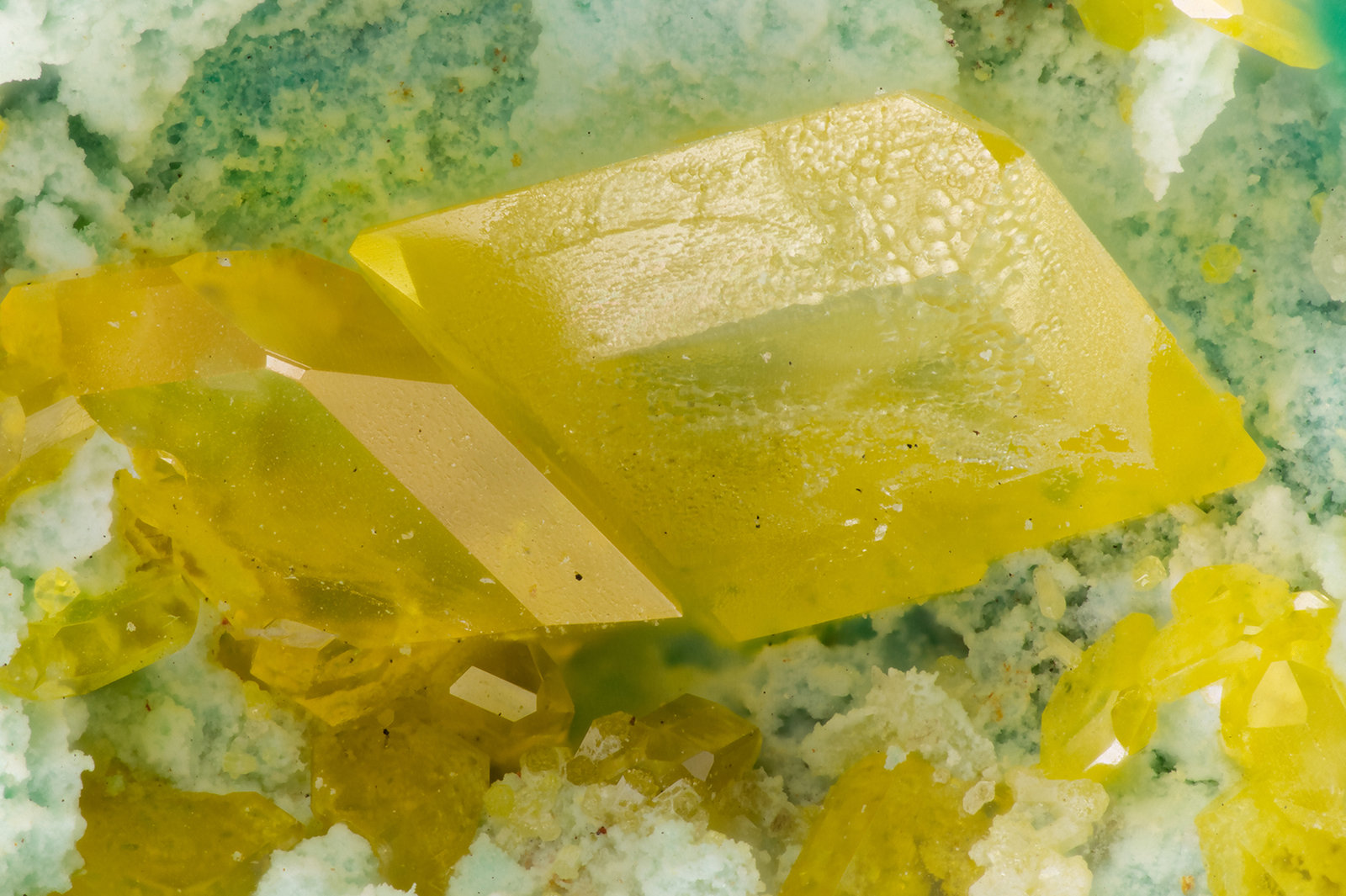 Wulfenite
FOV = 3.3 mm
(Autor: Doug)