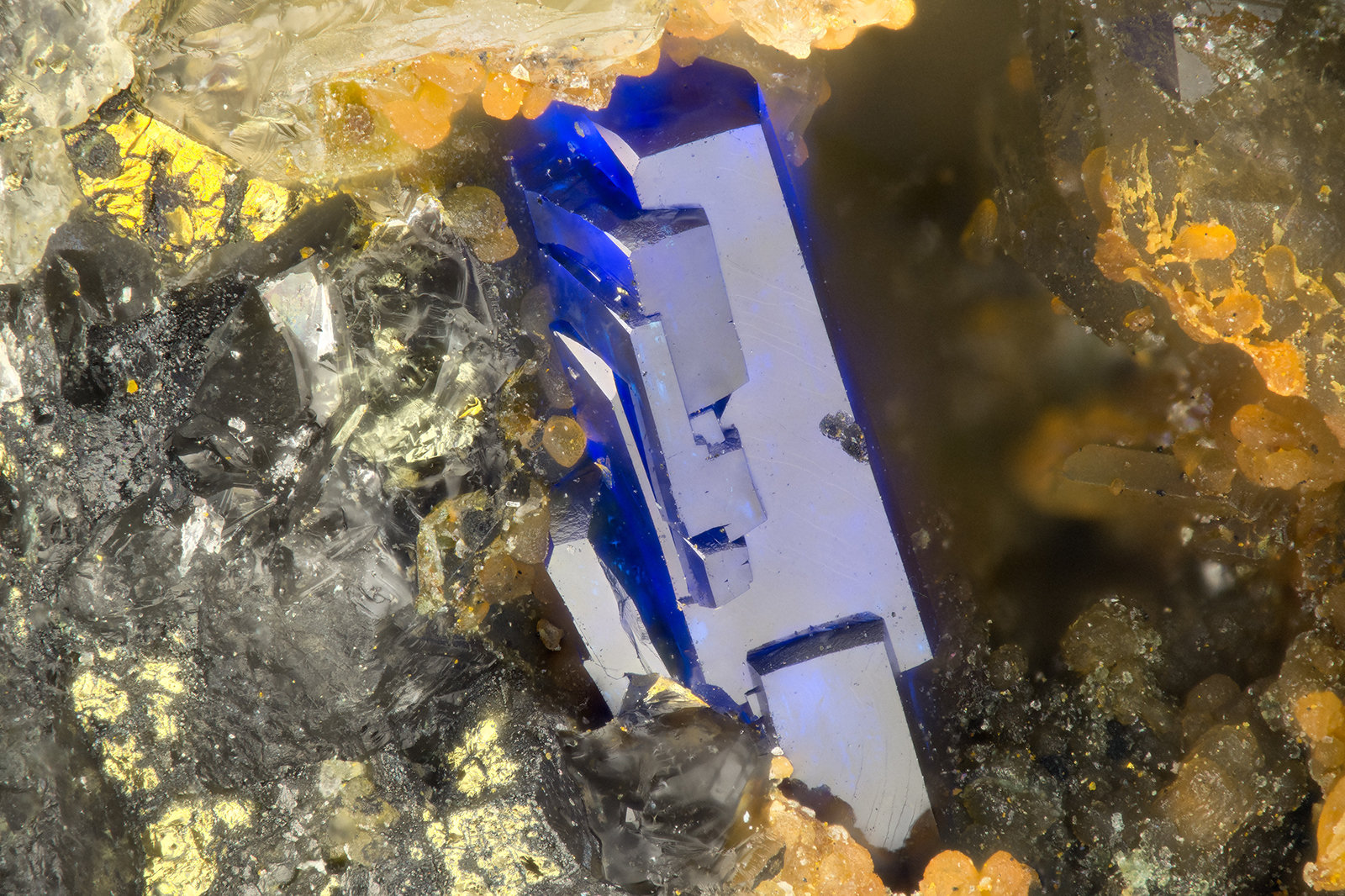 Linarite
FOV = 1.8 mm
(Autor: Doug)
