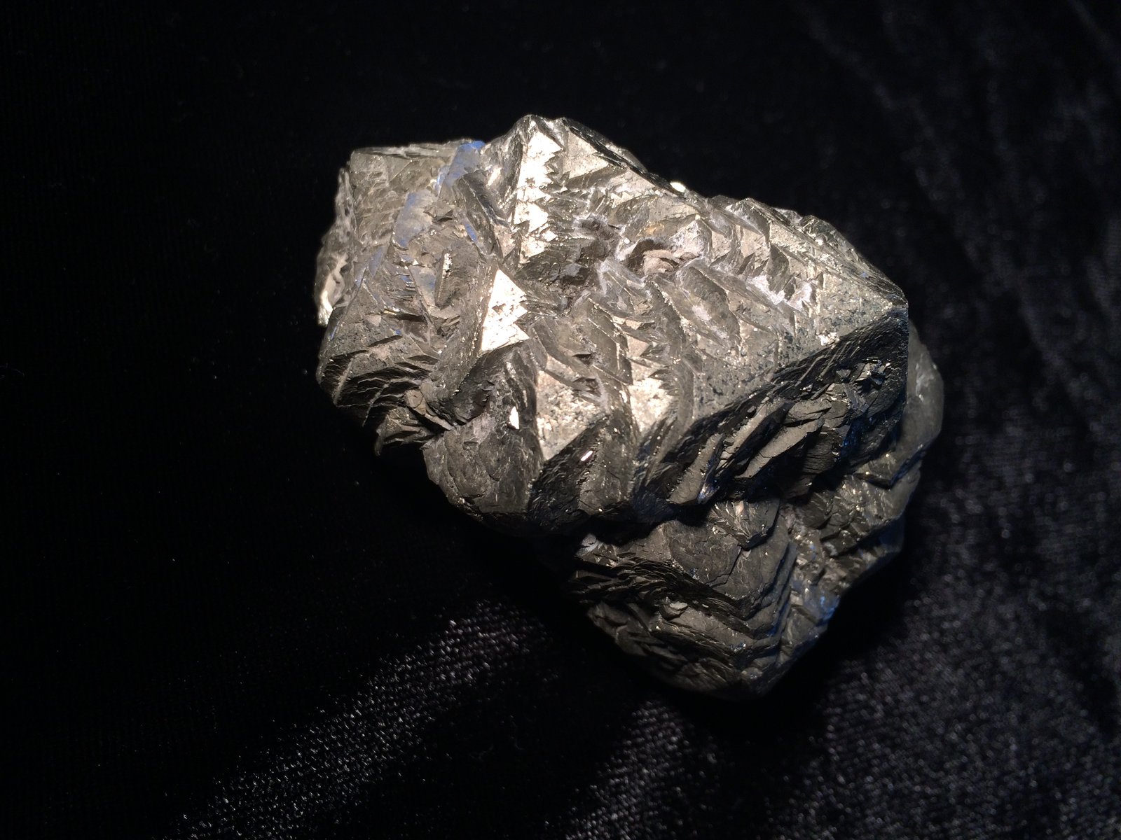 Marcasite
70 mm X 55 mm X 50 mm
(Autor: Robert Seitz)