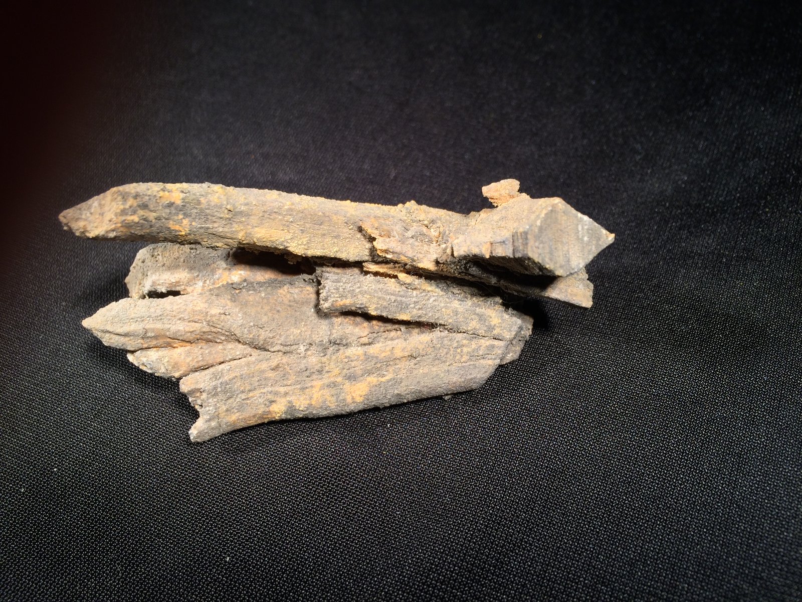 Stibiconite
80 mm x 40 mm x 30 mm
(Autor: Robert Seitz)