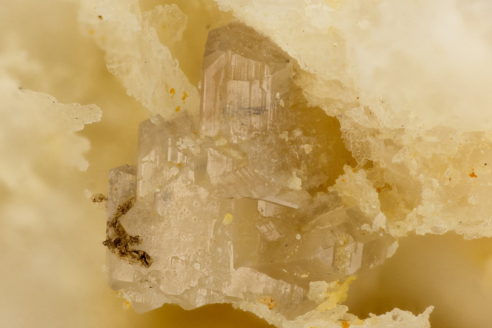 Cerussite
FOV = 2.6 mm
(Autor: Doug)
