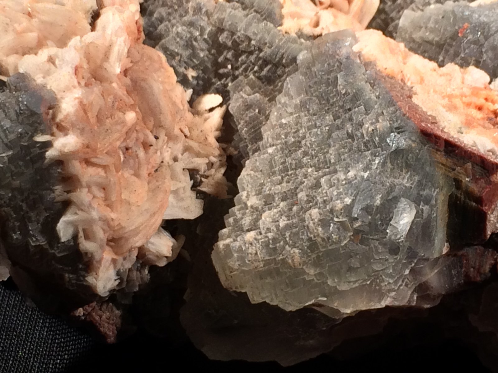 Fluorite
120 mm x 100 mm 50 mm
(Autor: Robert Seitz)