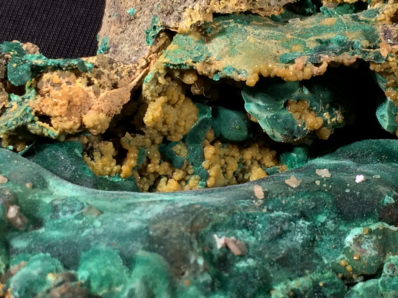 Malachite, Pyromorphite, Cerussite
100 mm x 90 mm x 30 mm
(Autor: Robert Seitz)