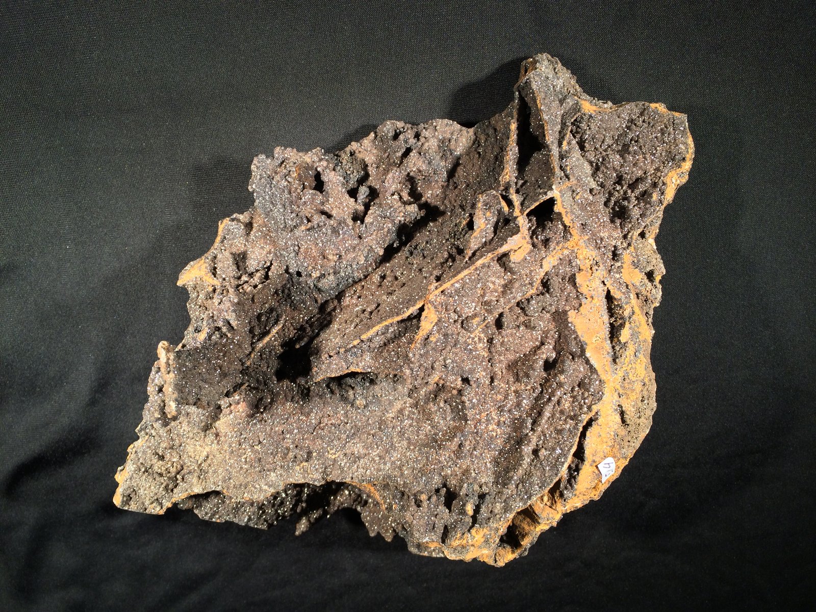 Descloizite on Limonite
220 mm x 170 mm 120 mm
(Autor: Robert Seitz)