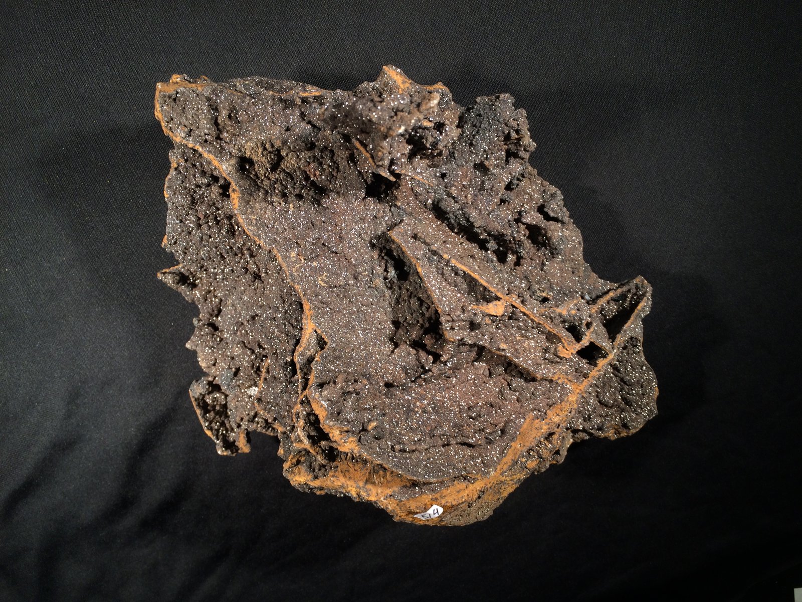 Descloizite on Limonite
220 mm x 170 mm 120 mm
(Autor: Robert Seitz)