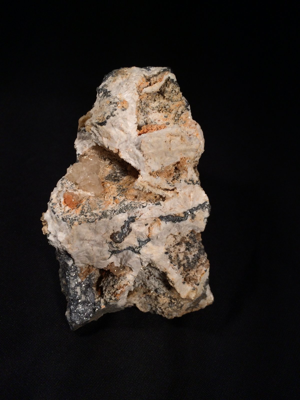 Hemimorphite, Barite, Galena
110 mm x 75 mm x 75 mm
(Autor: Robert Seitz)