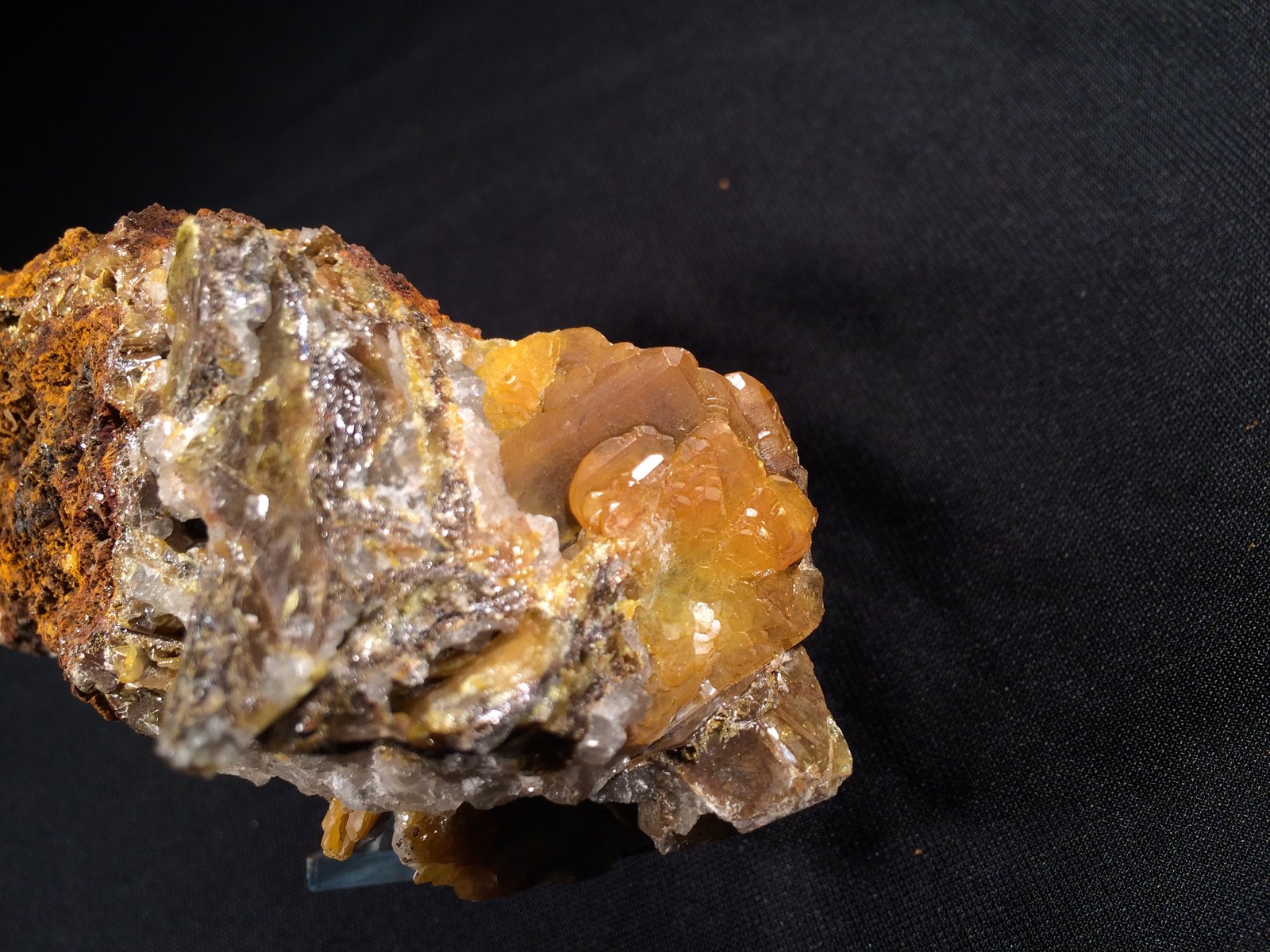 Wulfenite
115 mm x 75 mm x 45 mm
(Autor: Robert Seitz)