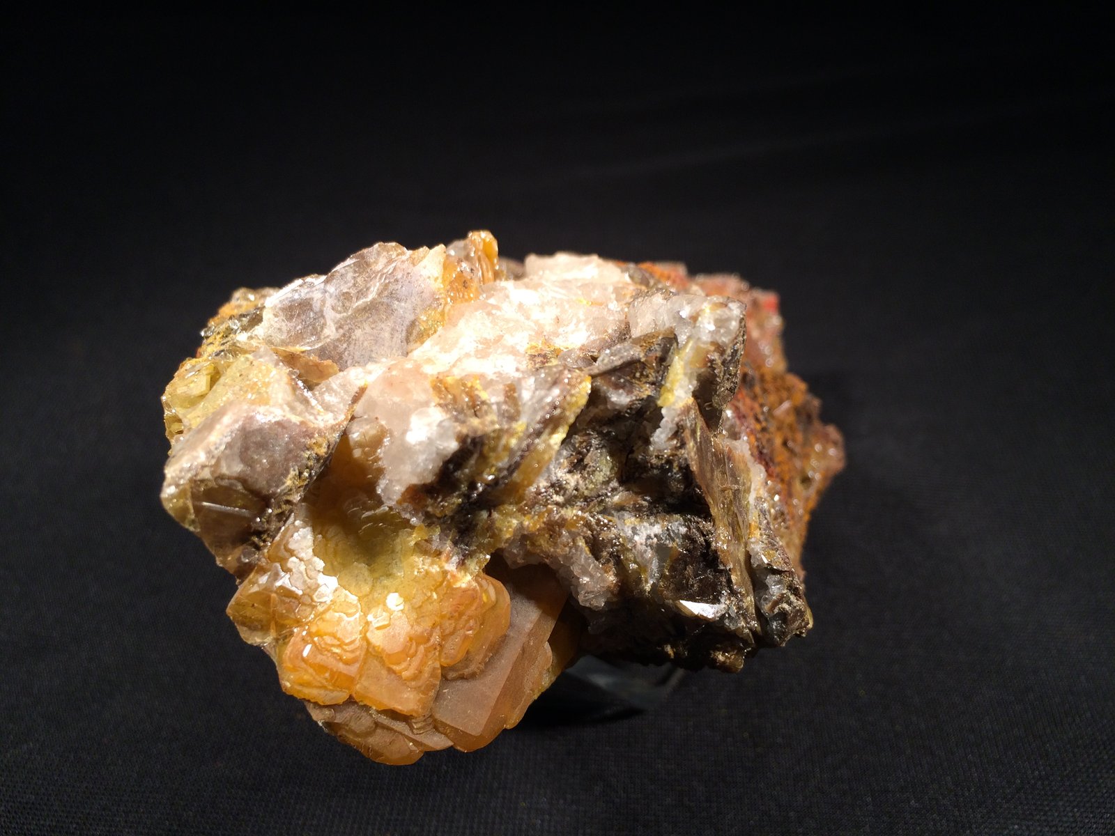 Wulfenite
115 mm x 75 mm x 45 mm
(Autor: Robert Seitz)