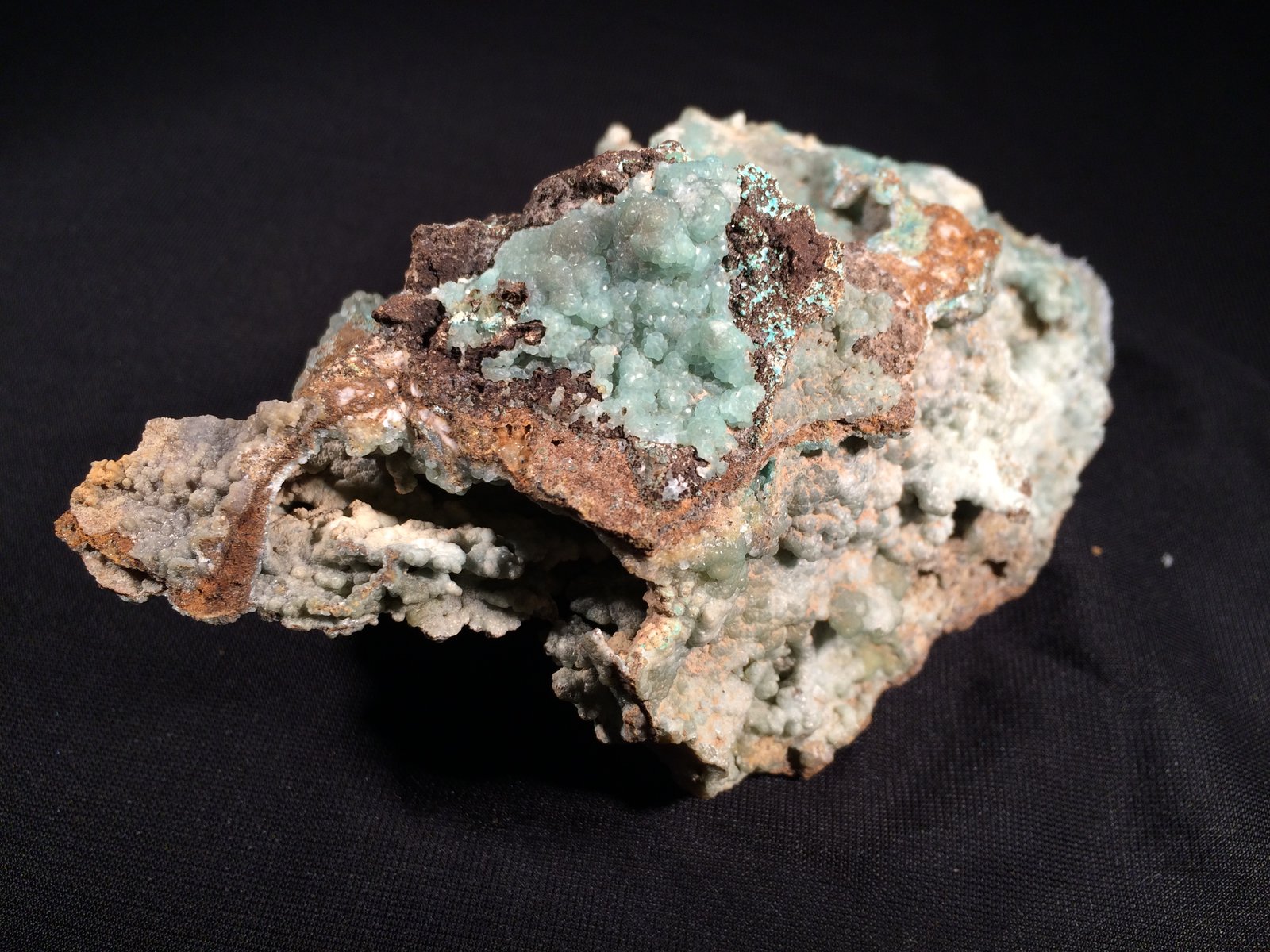 Hemimorphite
130 mm x 90 mm x 70 mm
(Autor: Robert Seitz)