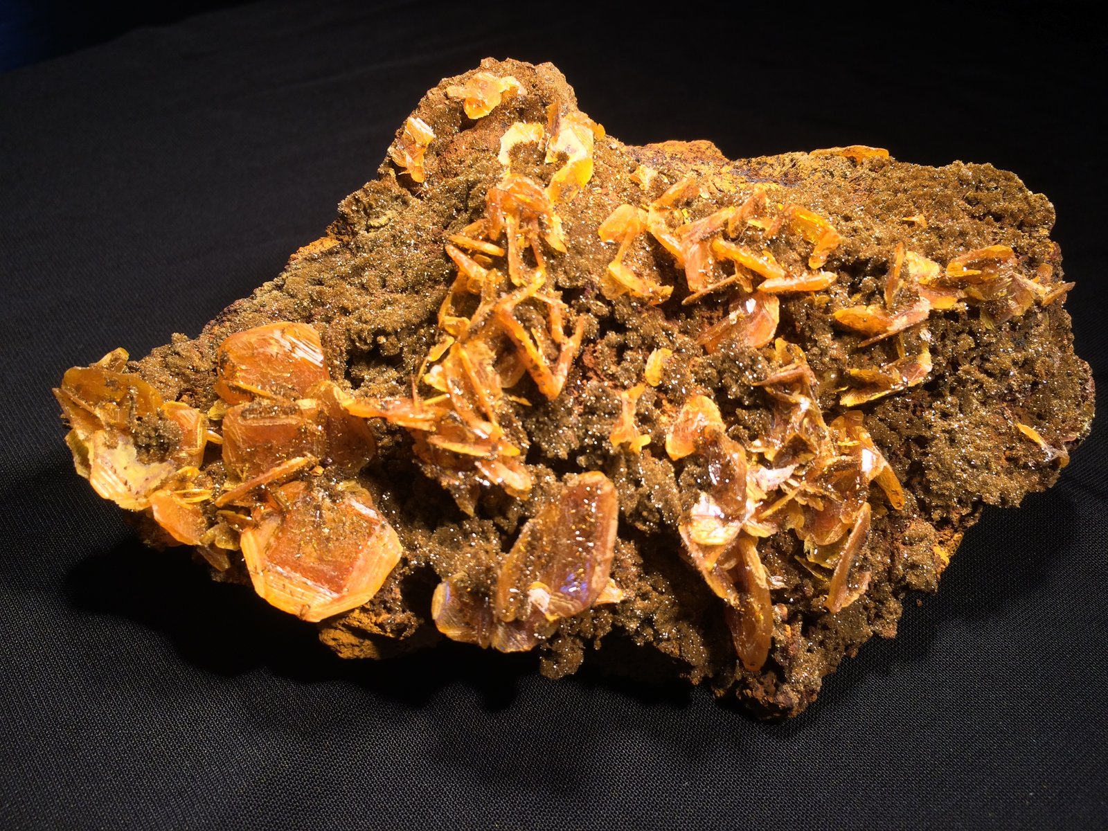 Wulfenite, Endlichite
155 mm x 110 mm x 65 mm
(Autor: Robert Seitz)