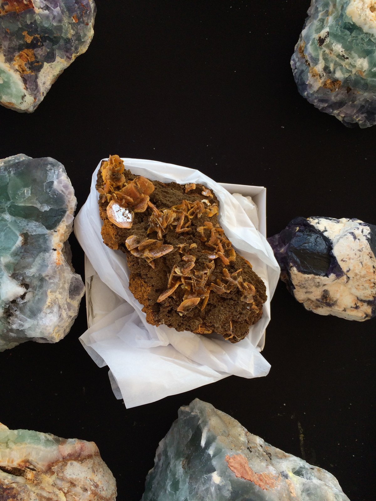 Wulfenite, Vanadinite (variety endlichite)
155 mm x 110 mm x 65 mm
(Autor: Robert Seitz)