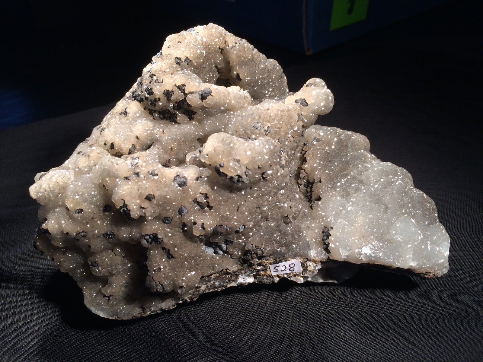 Smithsonite, Goethite
165 mm x 125 mm x 115 mm
(Autor: Robert Seitz)