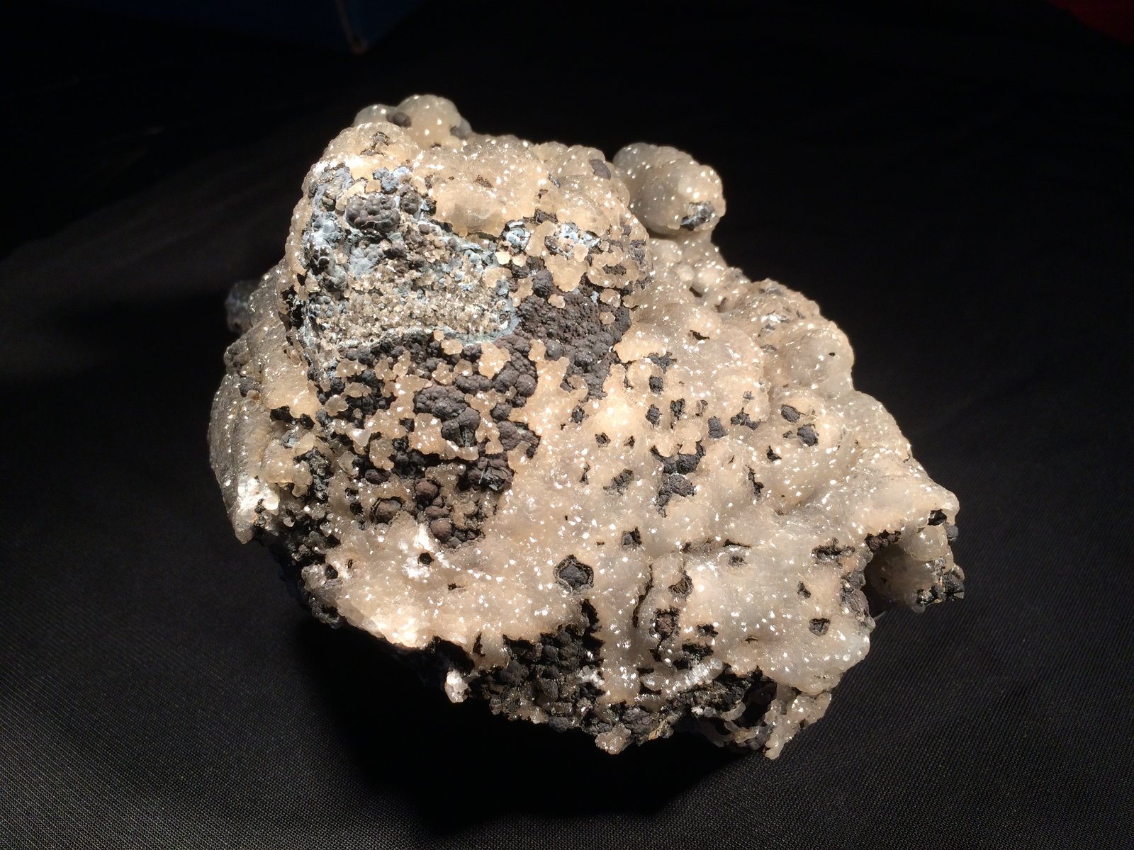 Smithsonite, Goethite
165 mm x 125 mm x 115 mm
(Autor: Robert Seitz)