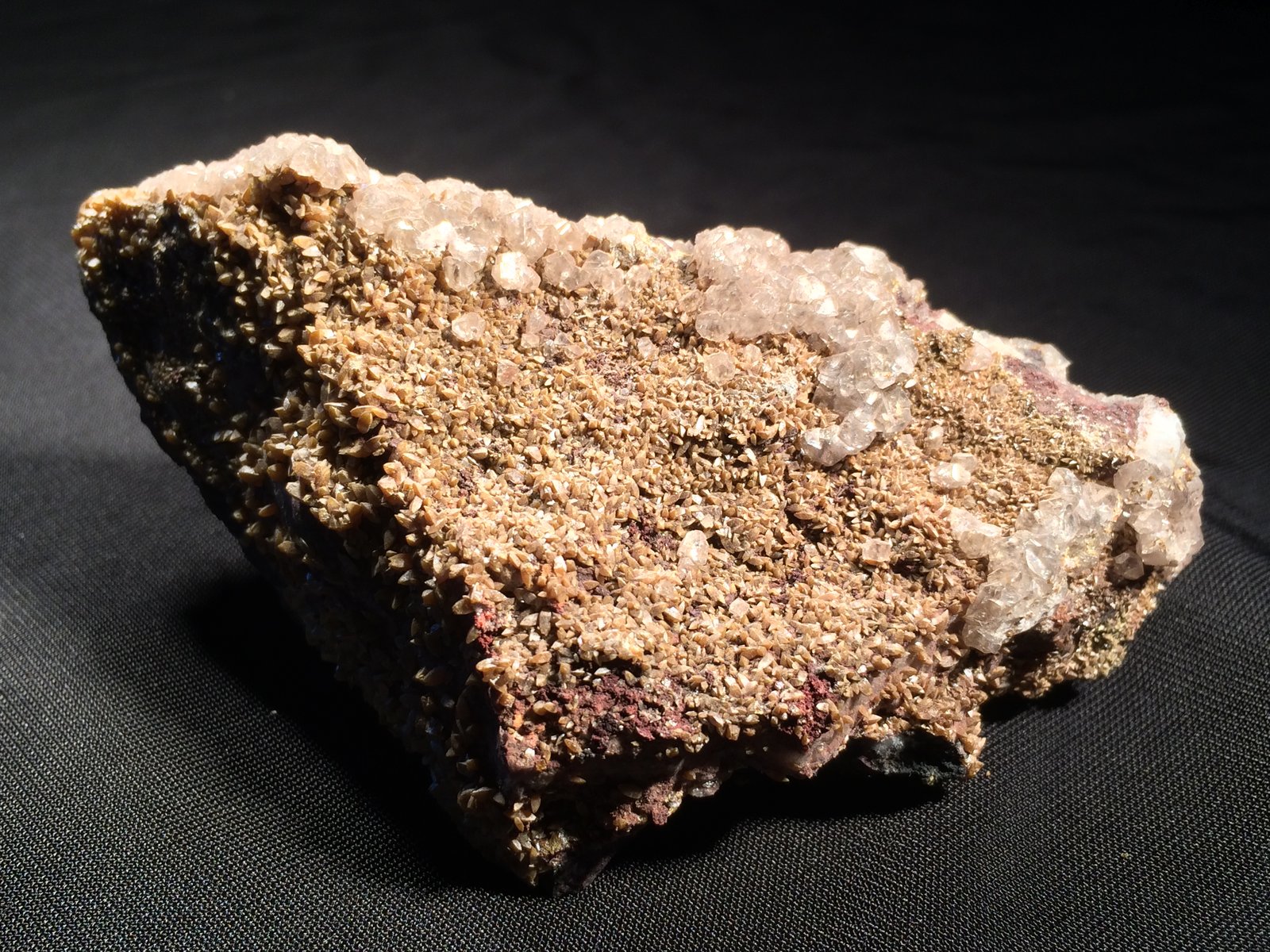 Wulfenite, Calcite
105 mm x 53 mm x 40 mm
(Autor: Robert Seitz)