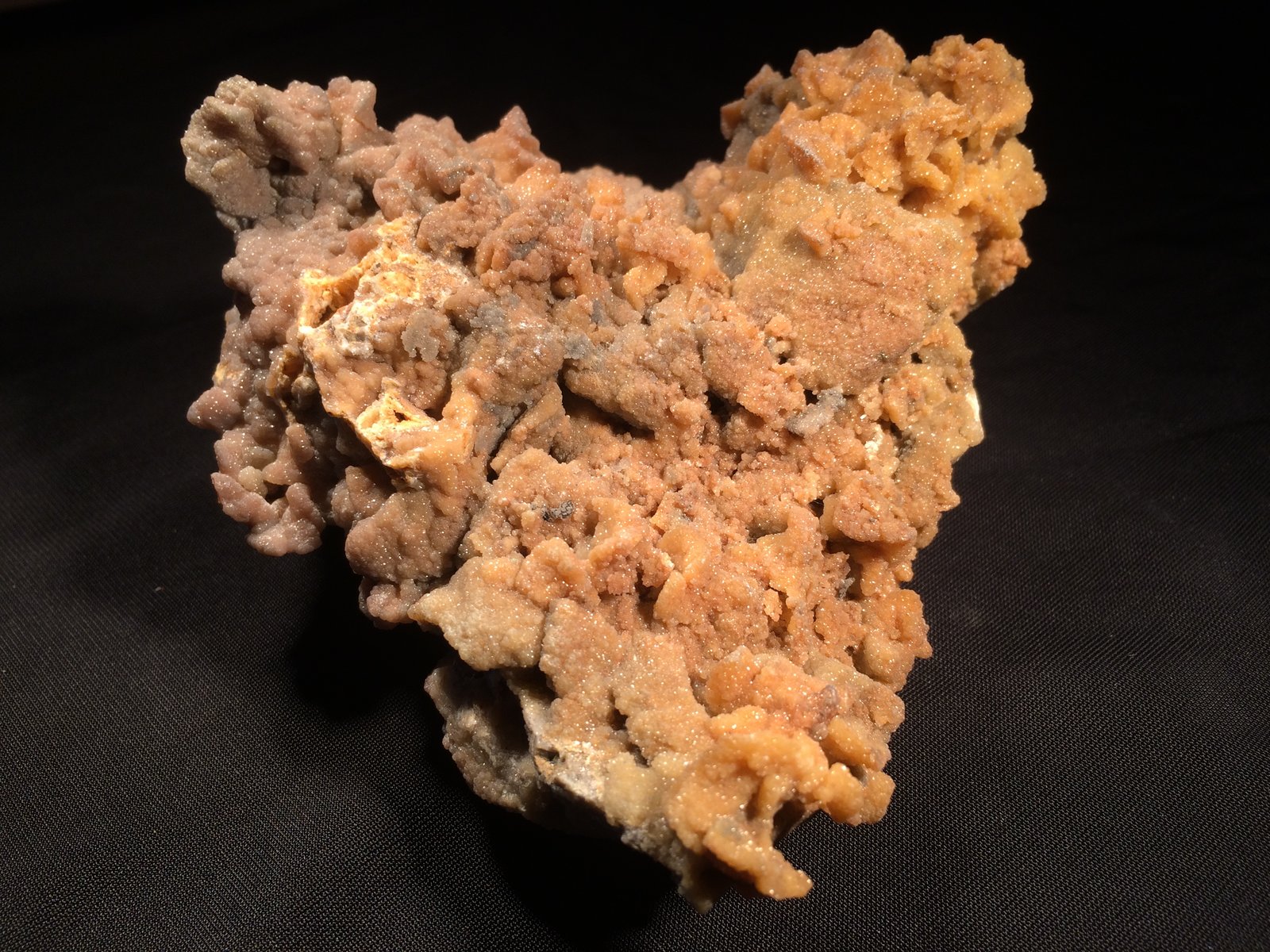 Quartz pseudomorph after Wulfenite
130 mm x 120 mm x 60 mm
(Autor: Robert Seitz)