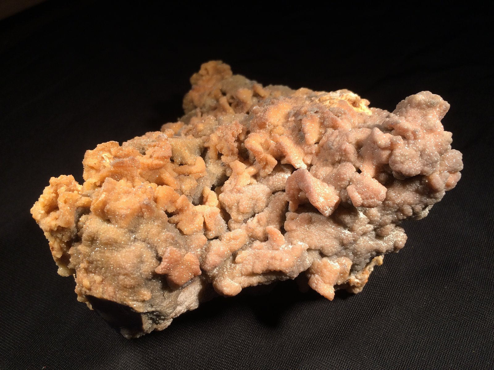 Quartz pseudomorph after Wulfenite
130 mm x 120 mm x 60 mm
(Autor: Robert Seitz)