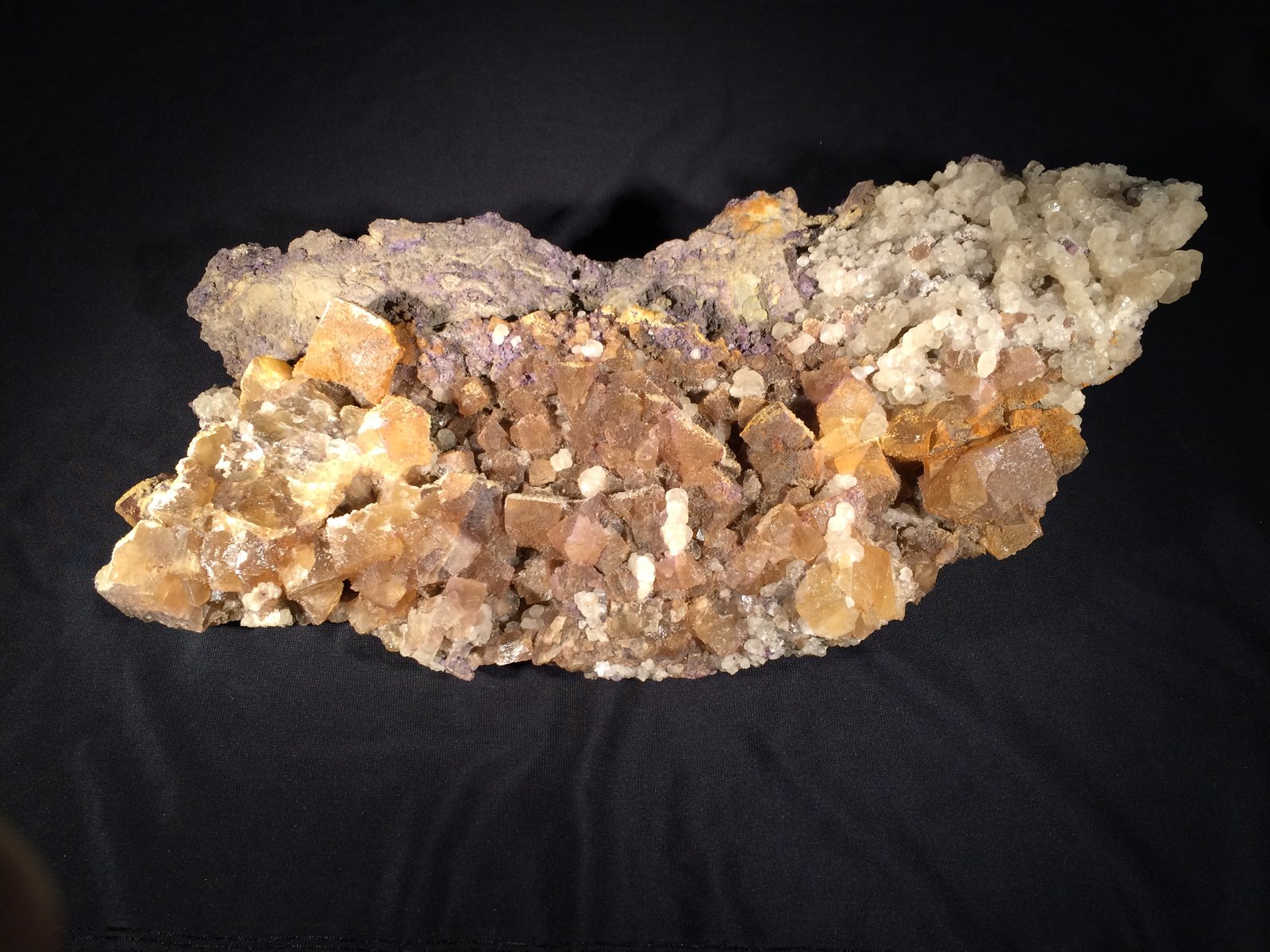 Fluorite, Calcite
385 mm x 175 mm x 55 mm
(Autor: Robert Seitz)