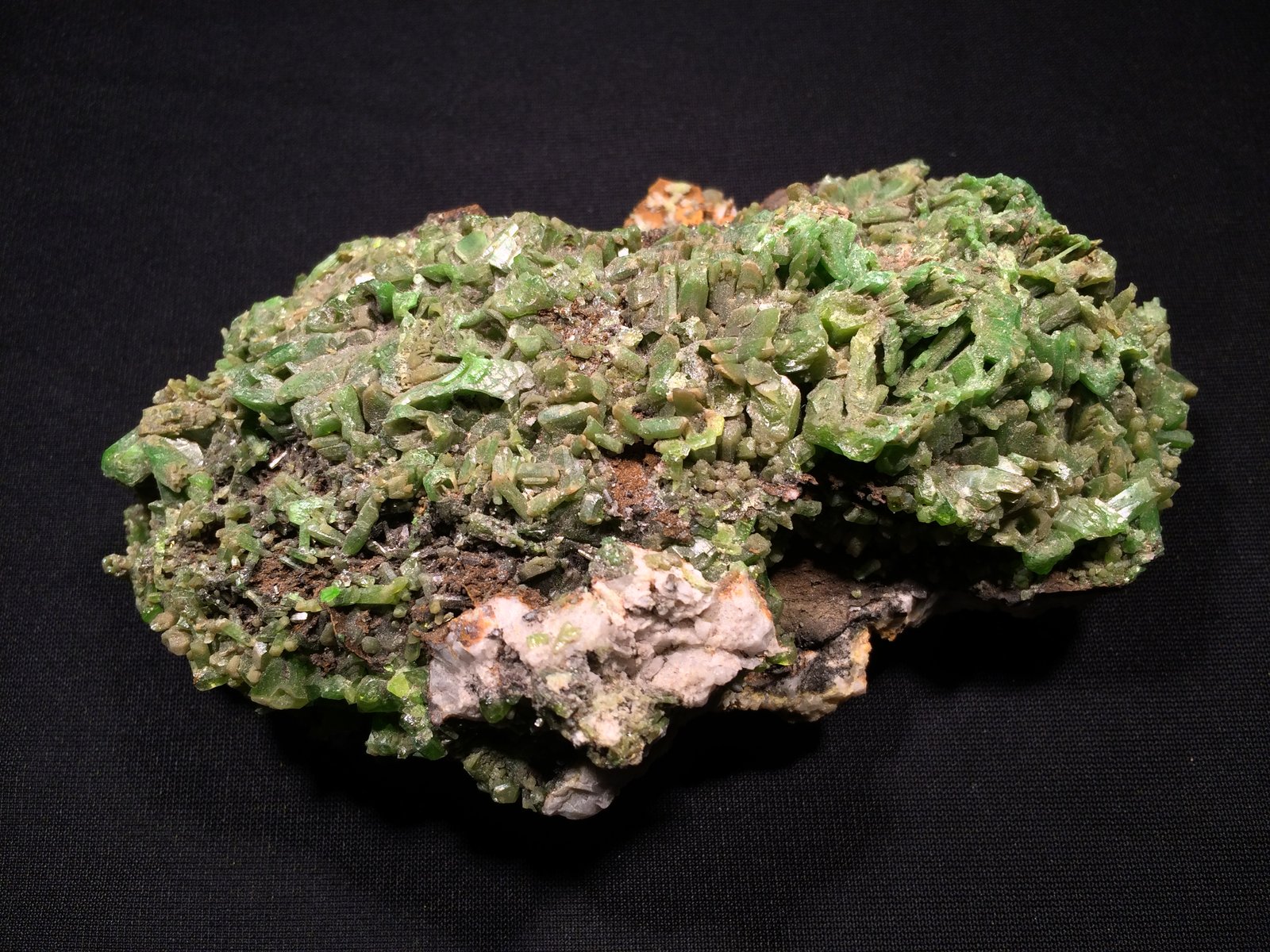 Pyromorphite
130 mm x 90 mm x 45 mm
(Autor: Robert Seitz)