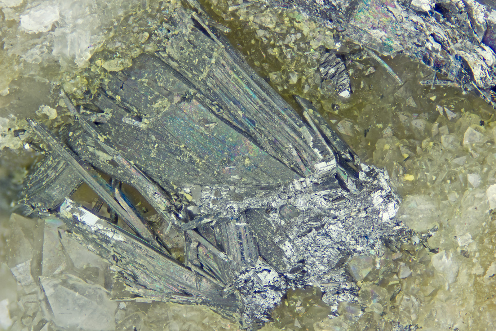 Stibnite
FOV = 4.0 mm
(Autor: Doug)