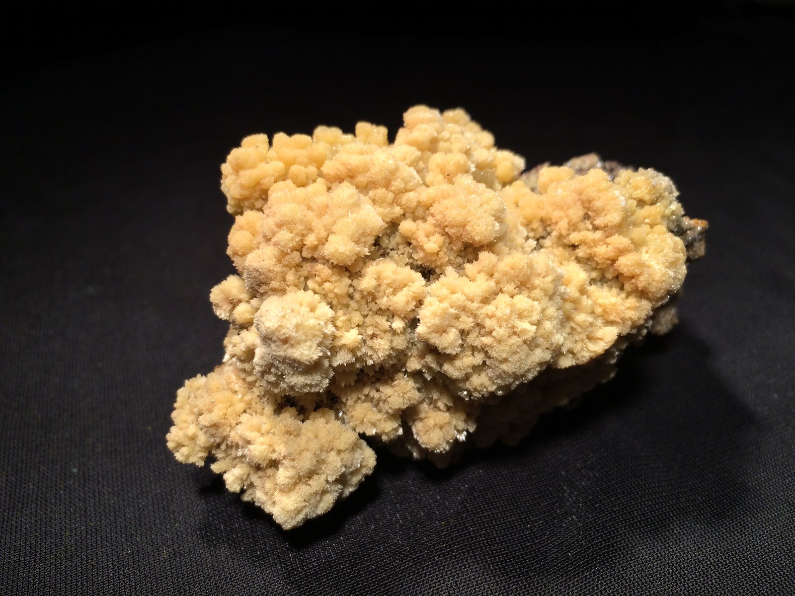 Mimetite
92 mm x 55 mm x 52 mm
(Autor: Robert Seitz)