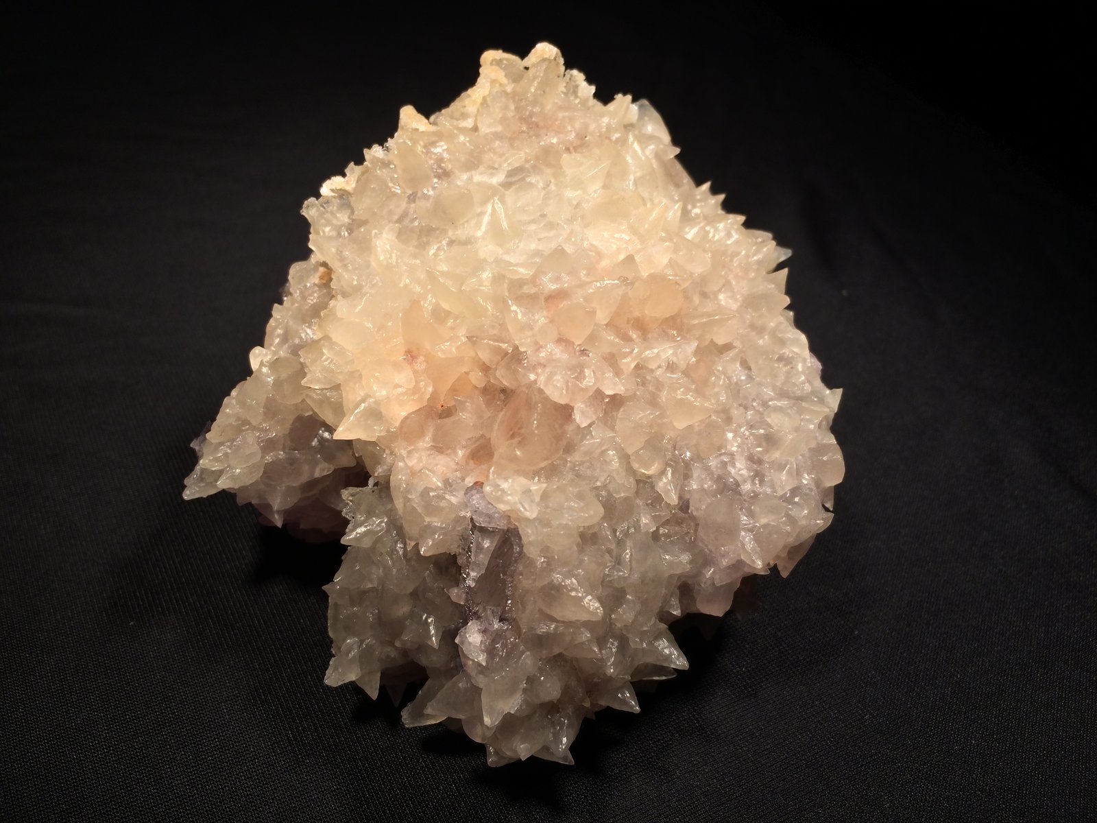Fluorite, Calcite
110 mm x 100 mm 85 mm
(Autor: Robert Seitz)