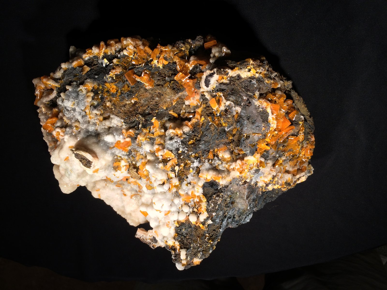 Wulfenite, Calcite
265 mm x 190 mm x 105 mm
(Autor: Robert Seitz)