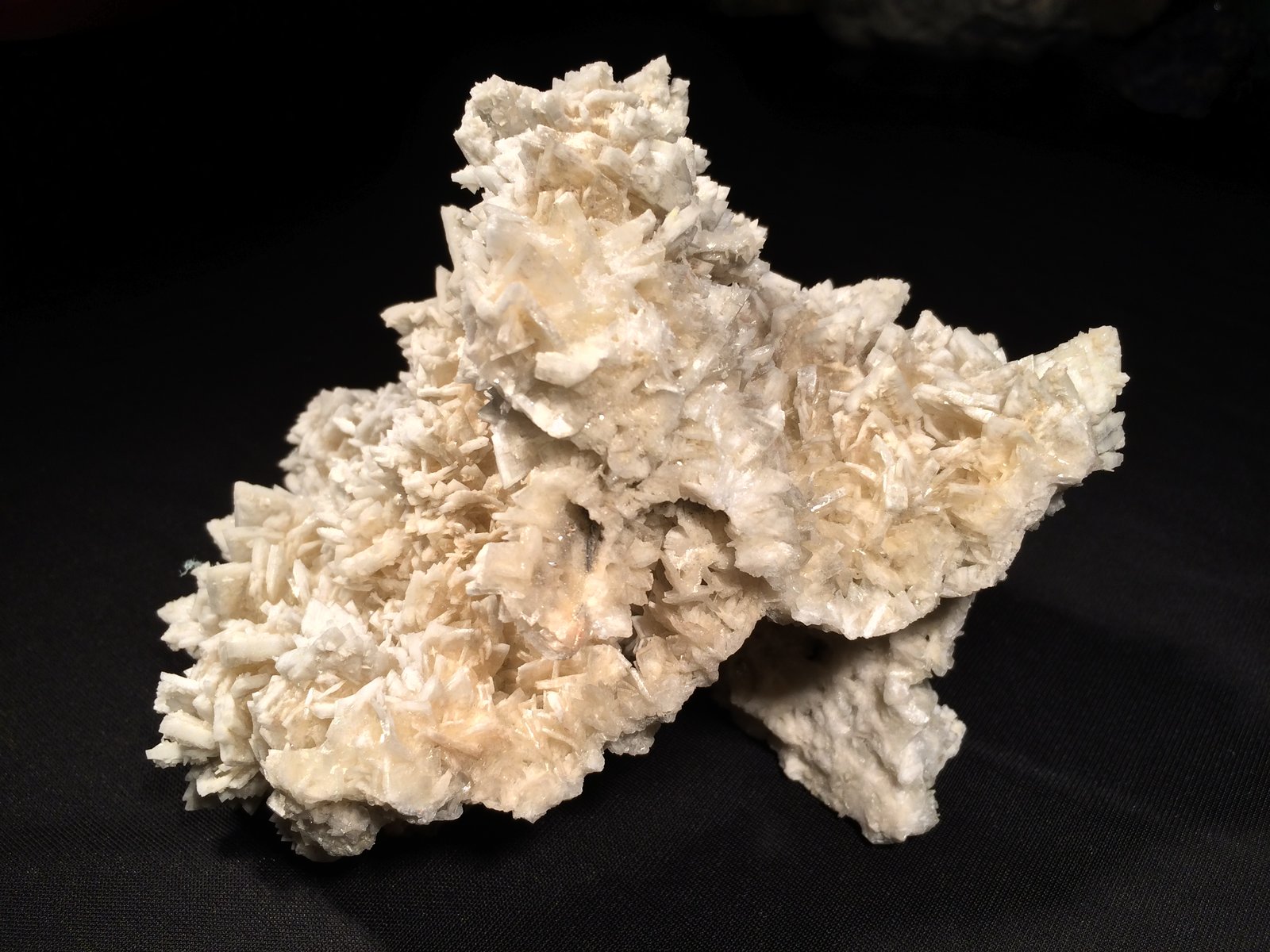 Barite
140 mm x 110 mm x 90 mm
(Autor: Robert Seitz)