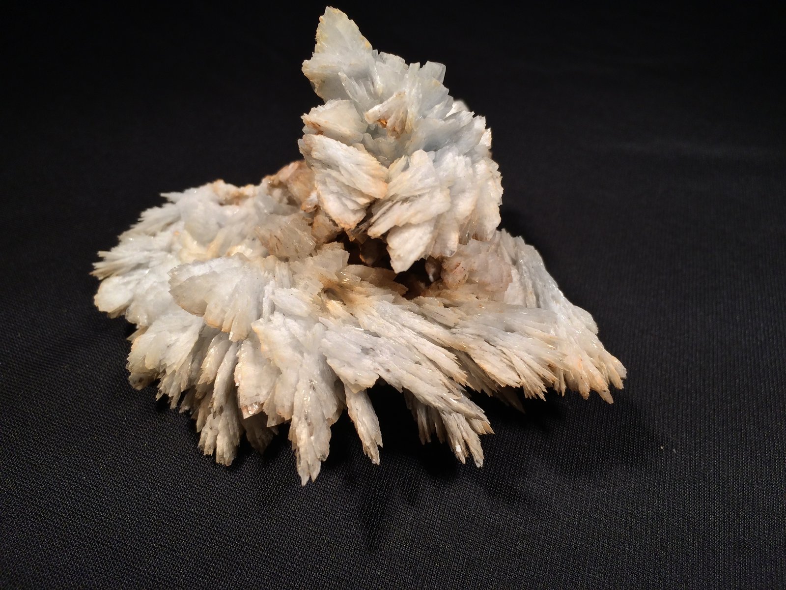 Barite
90 mm x 70 mm x 50 mm
(Autor: Robert Seitz)