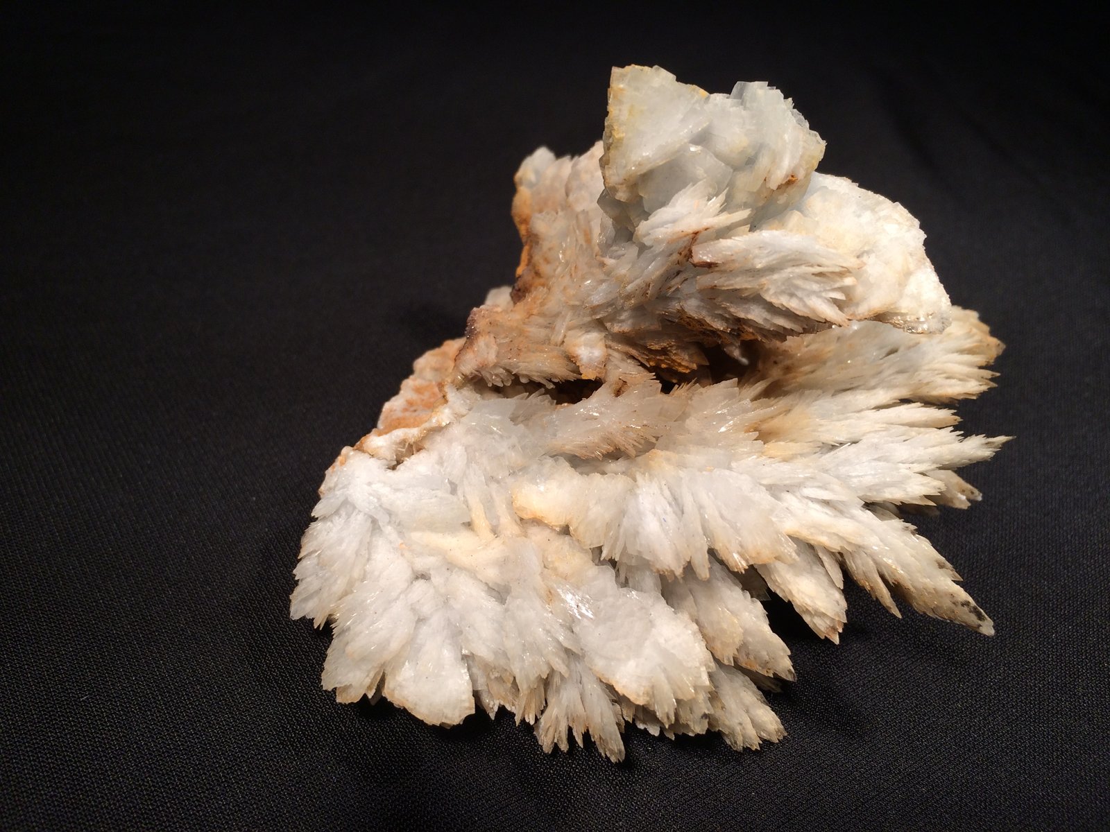 Barite
90 mm x 70 mm x 50 mm
(Autor: Robert Seitz)