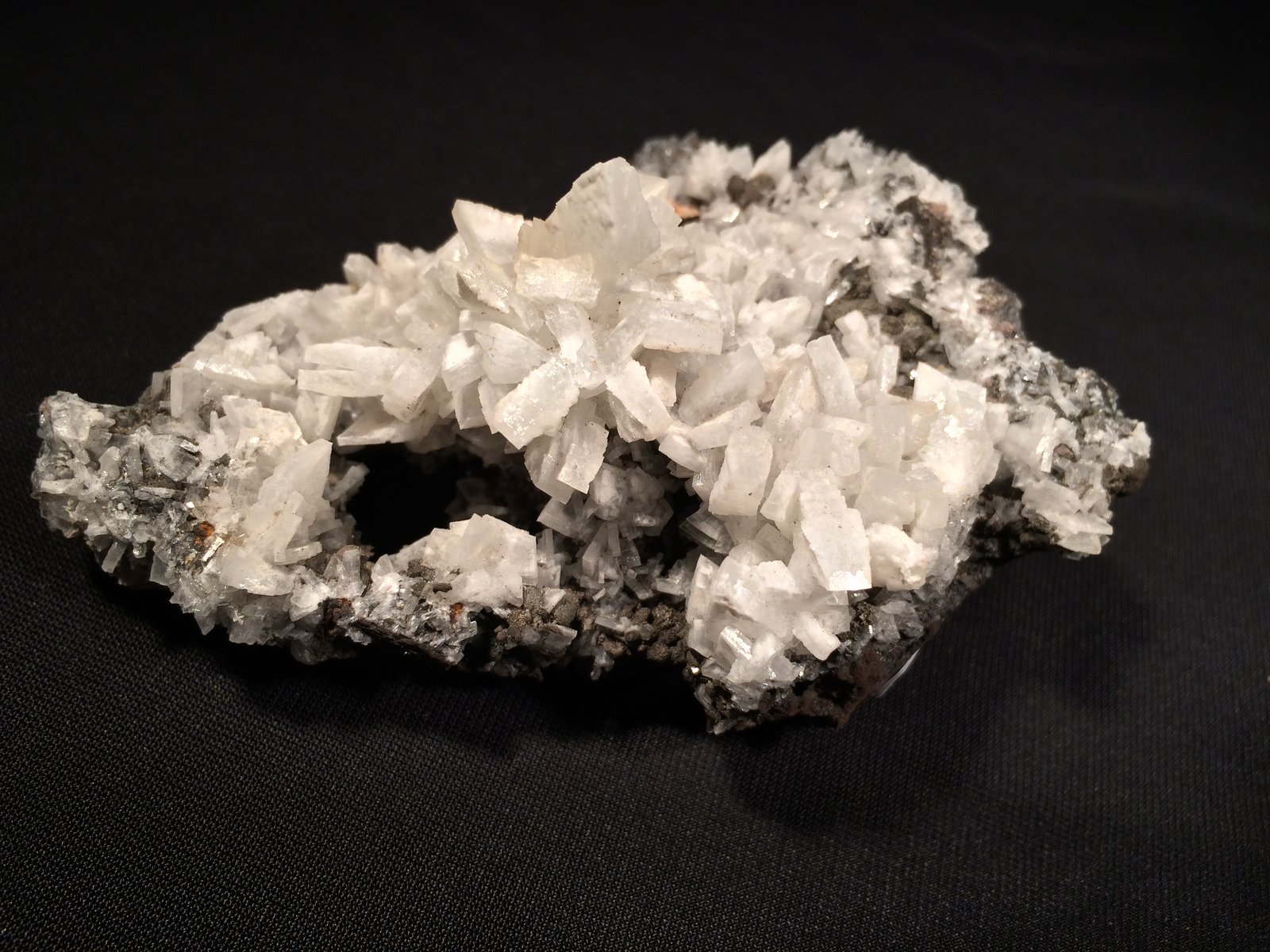 Barite
100 mm x 90 mm x 65 mm
(Autor: Robert Seitz)