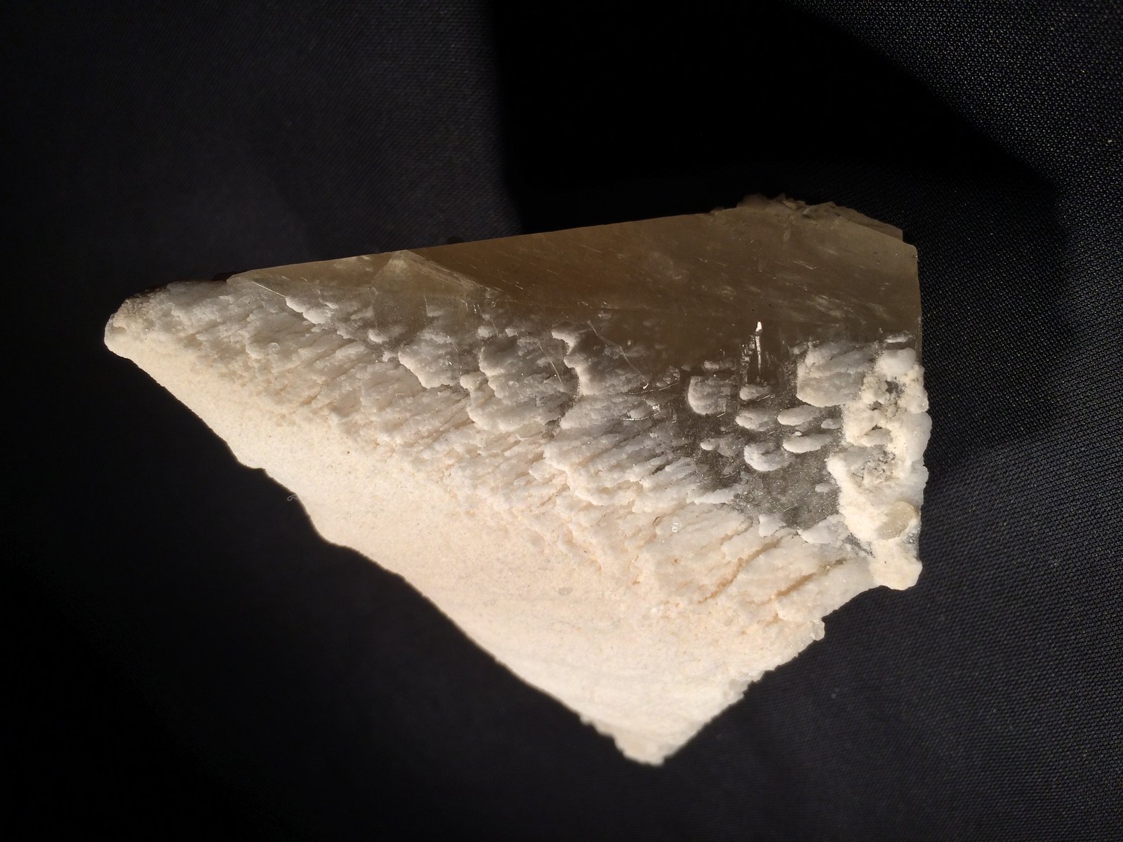 Calcite
115 mm x 93 mm x 53 mm
(Autor: Robert Seitz)
