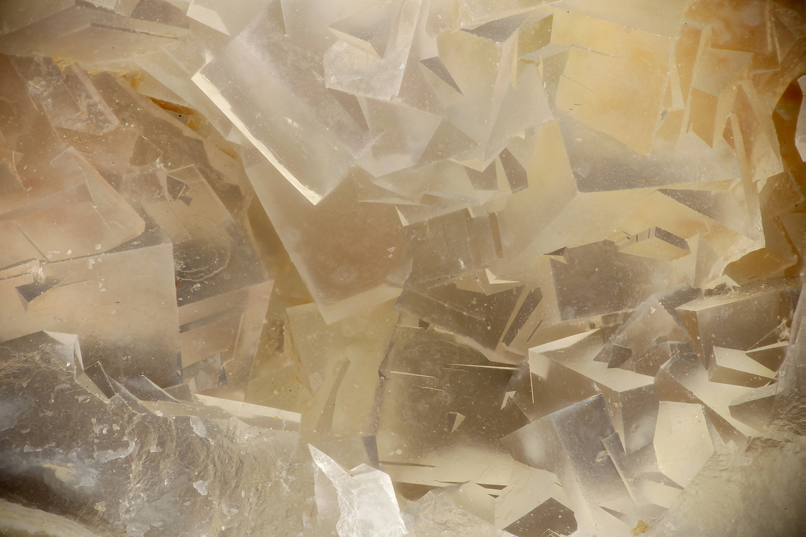Melanophlogite
FOV = 3.8 mm
(Autor: Doug)