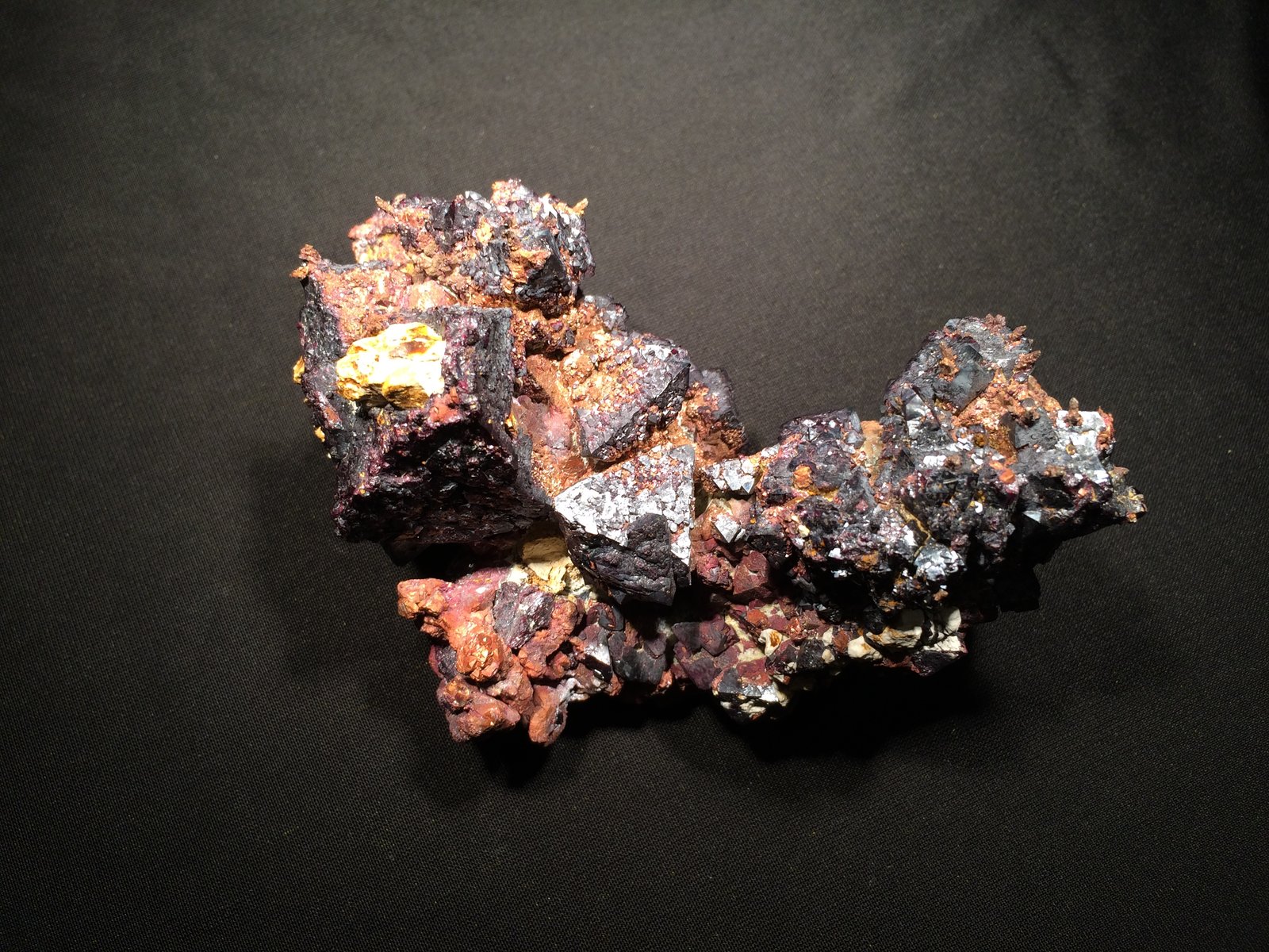 Cuprite, Copper
120 mm x 78 mm x 70 mm
(Autor: Robert Seitz)