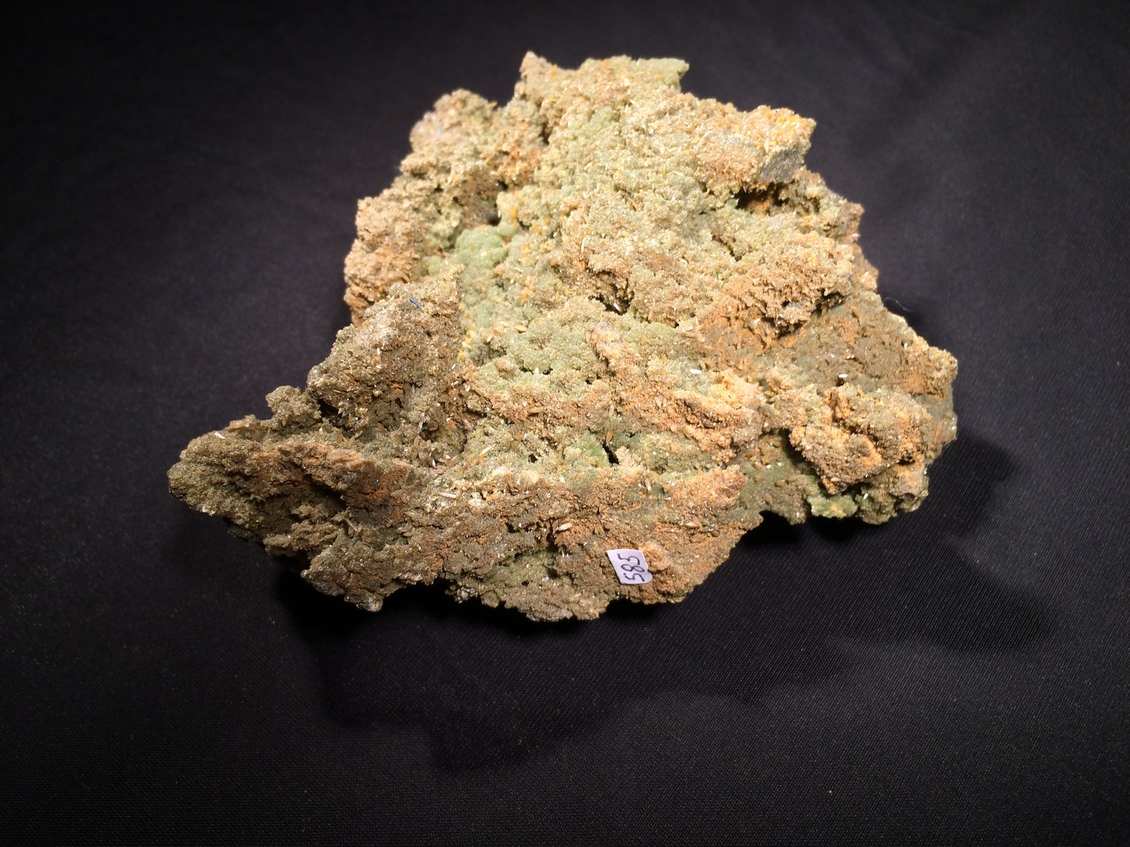 Mimetite, Wulfenite
145 mm x 145 mm x 85 mm
(Autor: Robert Seitz)