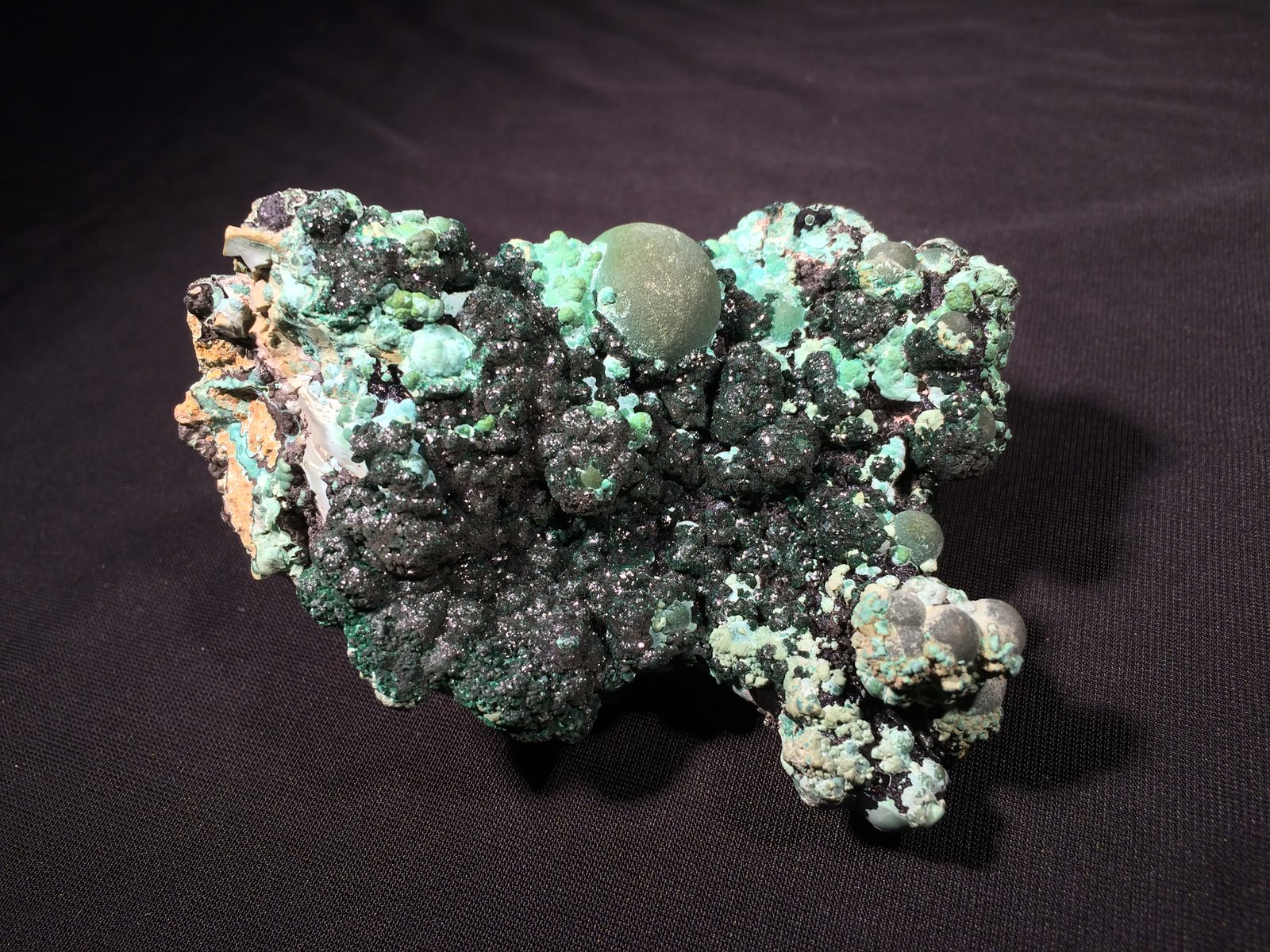 Malachite, Libethenite
103 mm X 75 mm X 55 mm
(Autor: Robert Seitz)