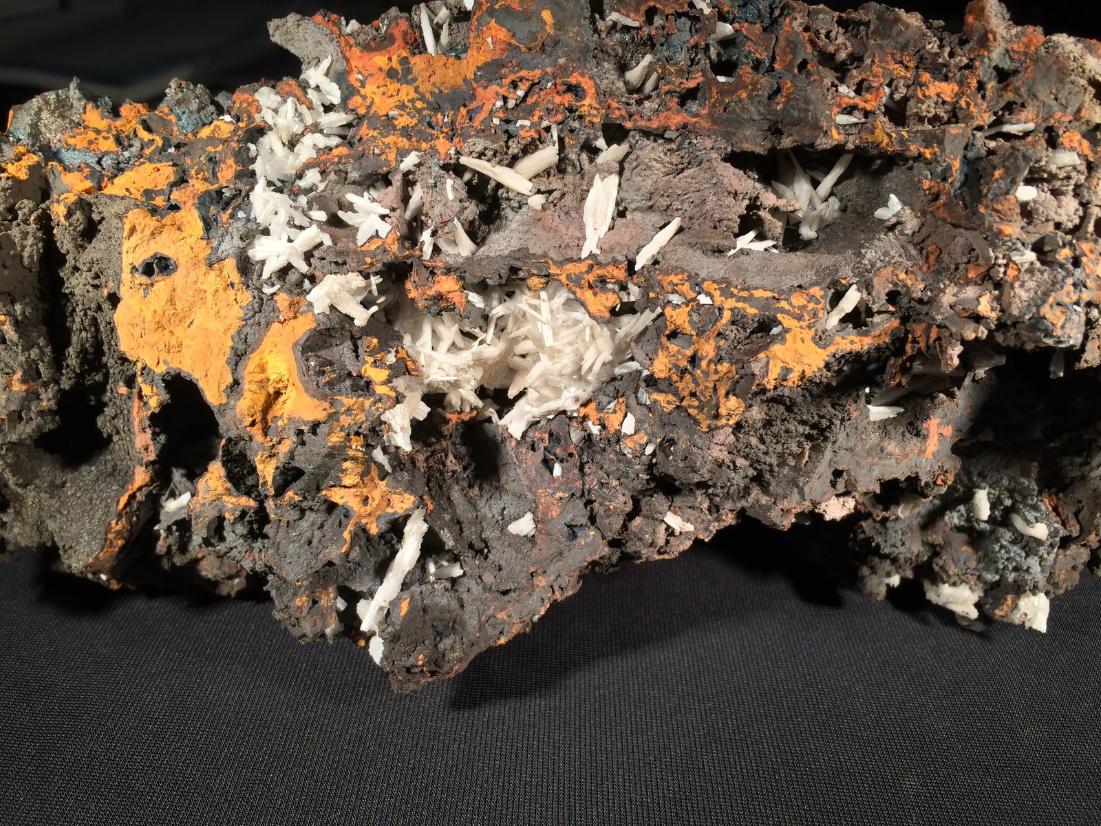 Cerussite
240 mm x 120 mm x 93 mm
(Autor: Robert Seitz)
