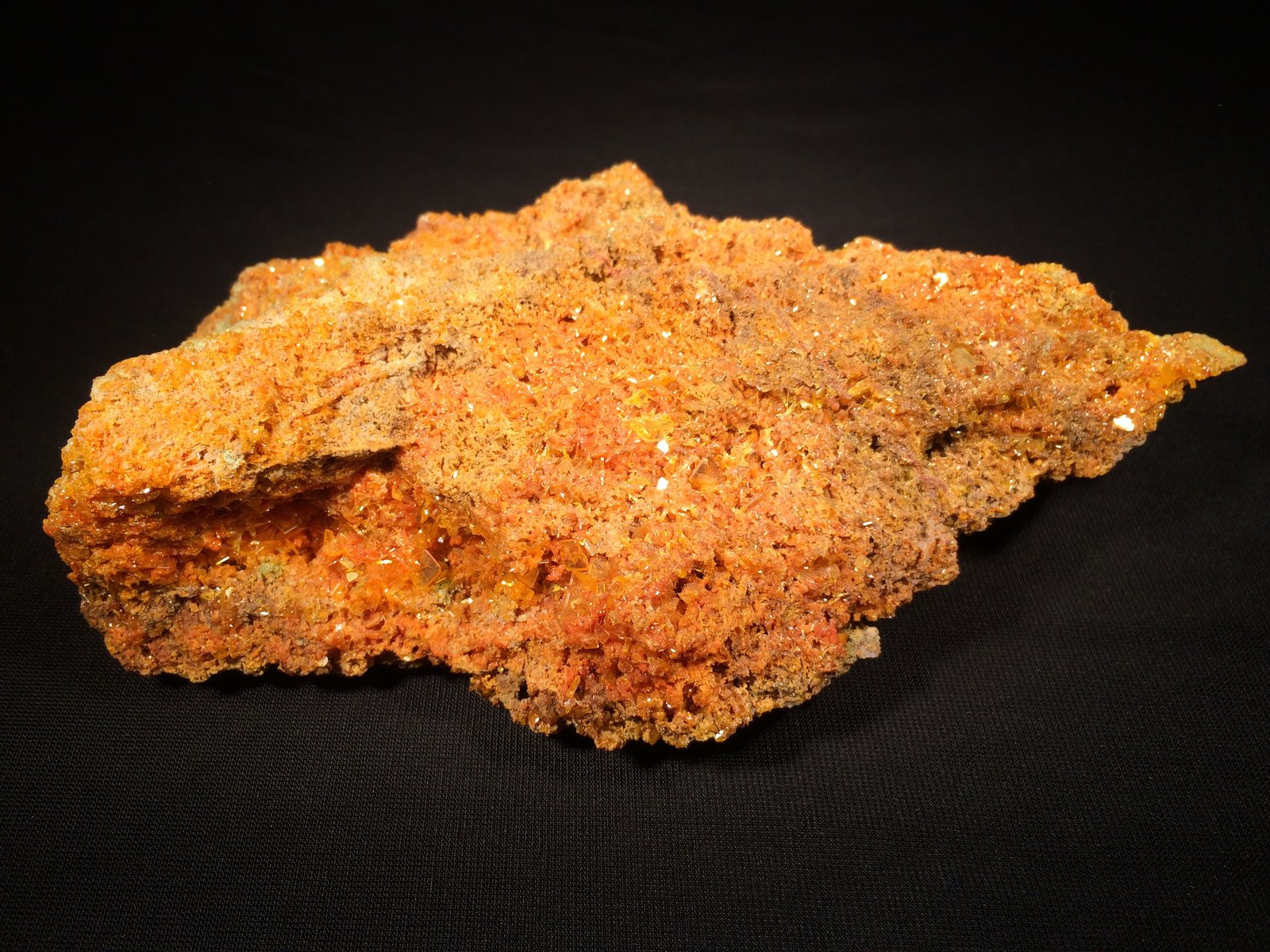 Wulfenite, Mimetite
163 mm x 95 mm x 40 mm
(Autor: Robert Seitz)