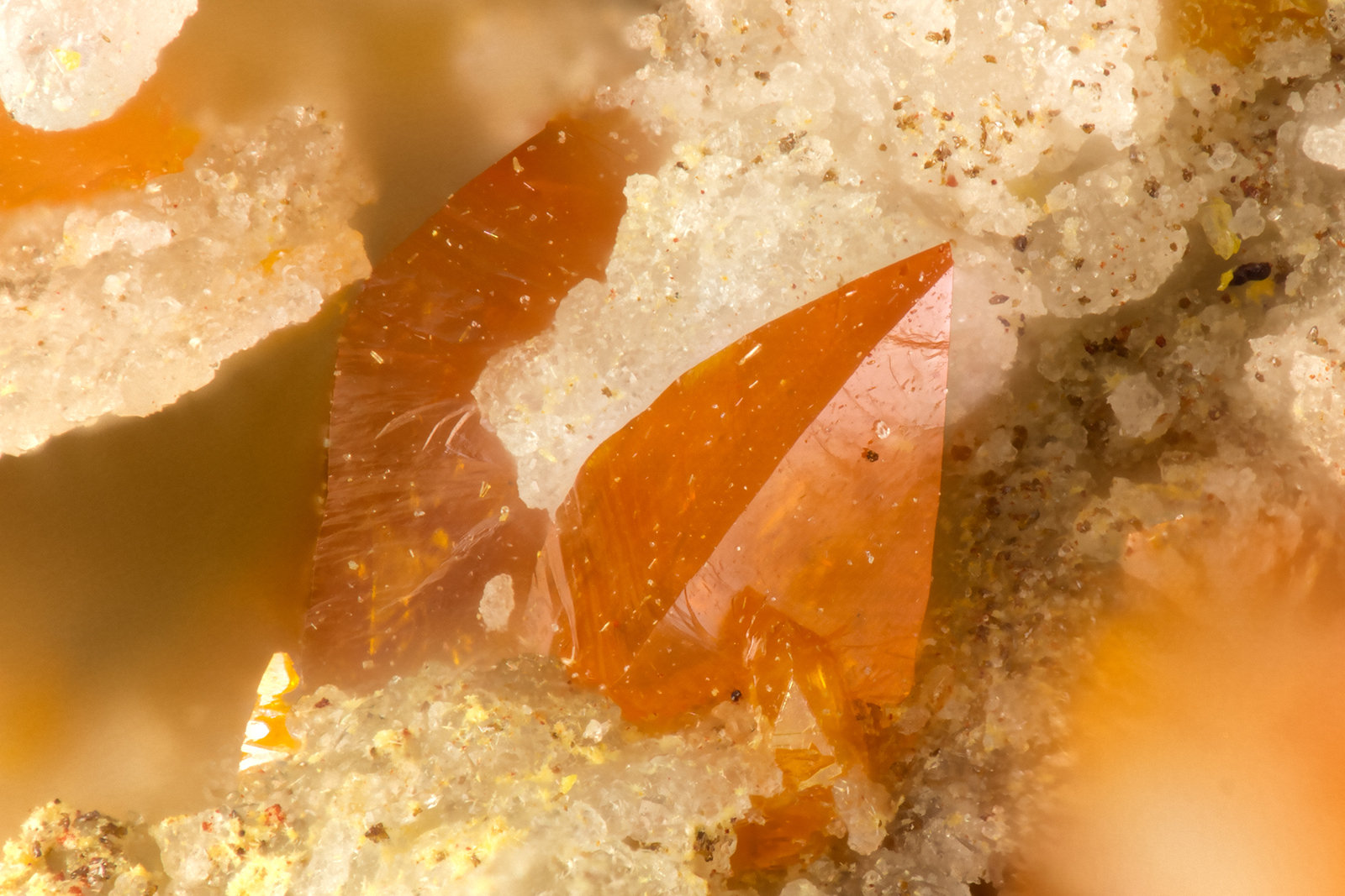 Wulfenite
FOV = 1.3 mm
(Autor: Doug)