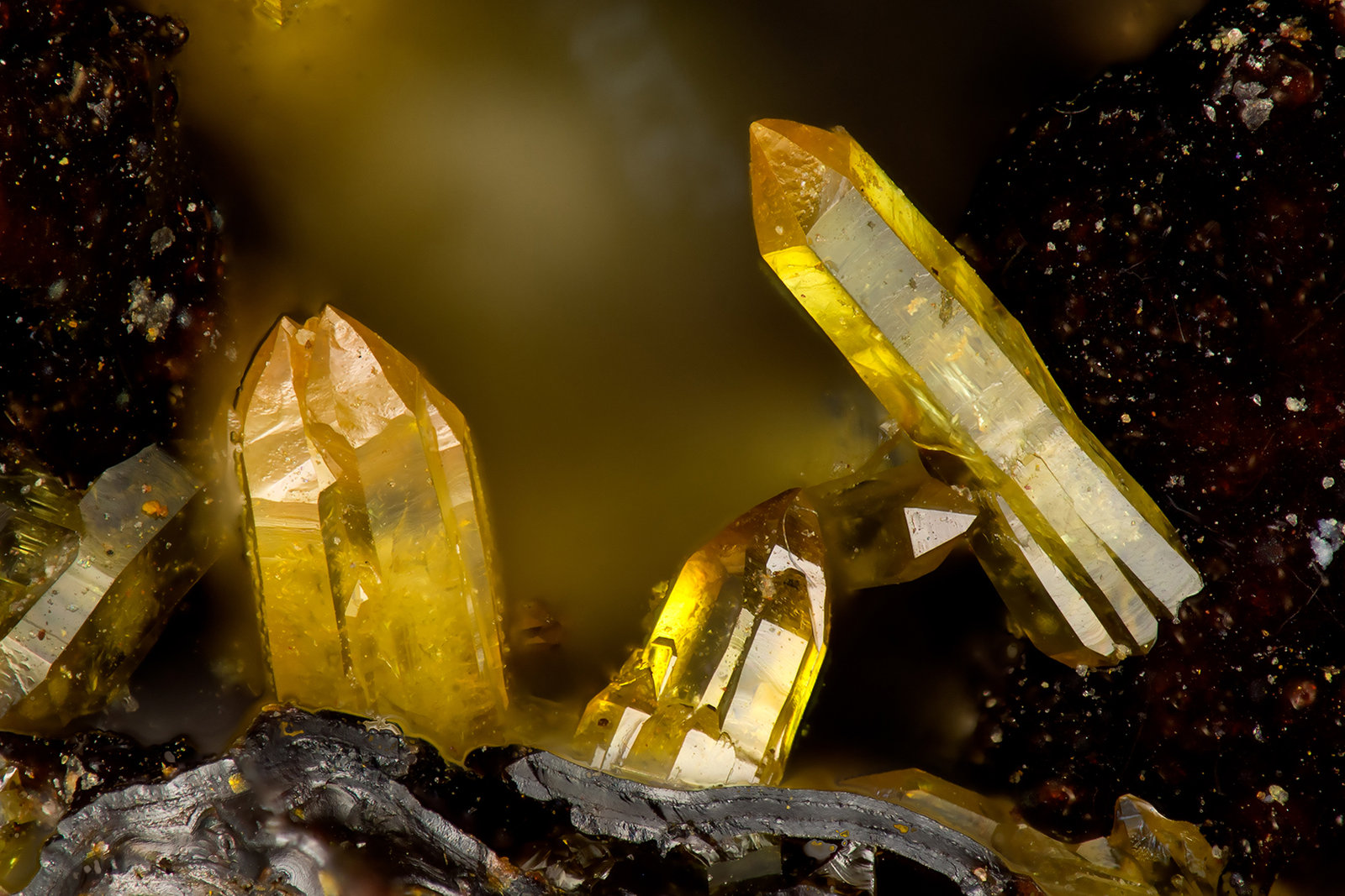 Mimetite
FOV = 1.3 mm
(Autor: Doug)