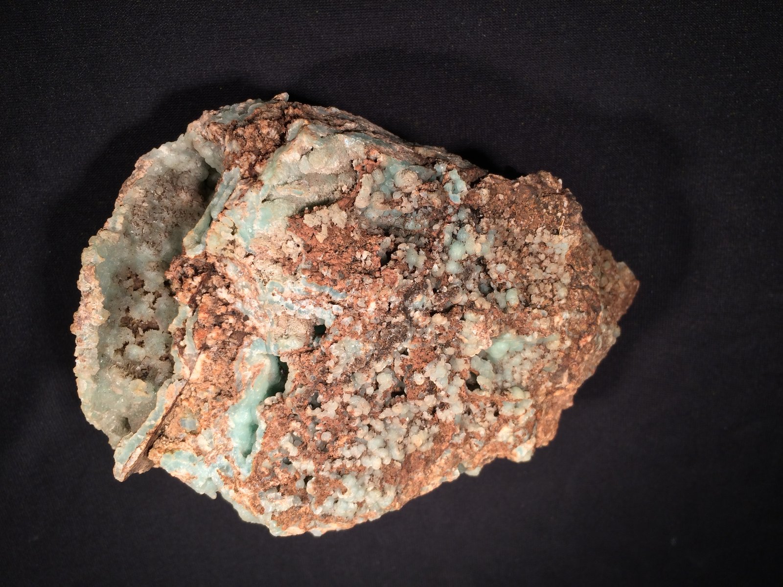 Smithsonite
140 mm X 116 mm X 70 mm
(Autor: Robert Seitz)