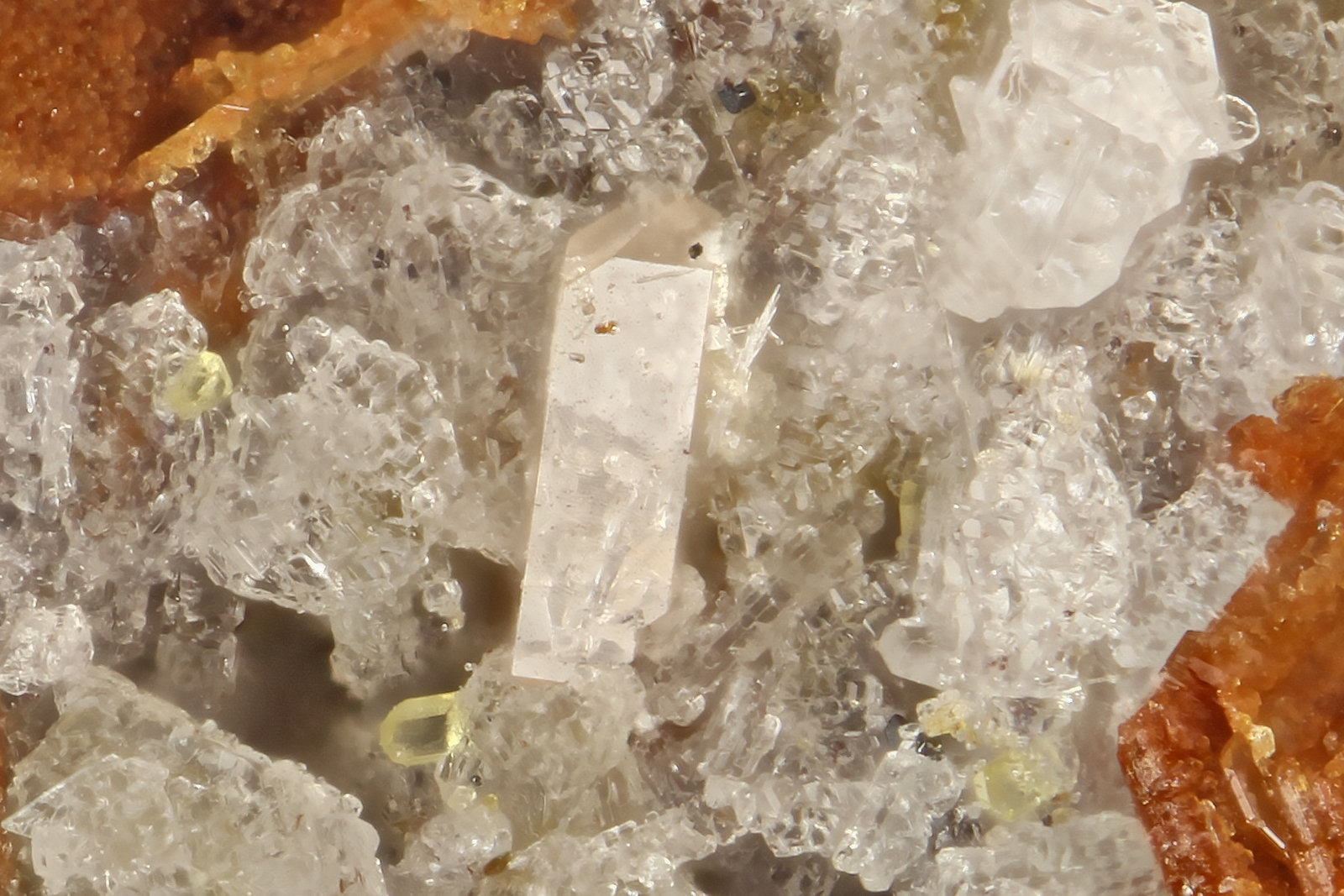 Zircon
FOV = 0.6 mm
(Autor: Doug)