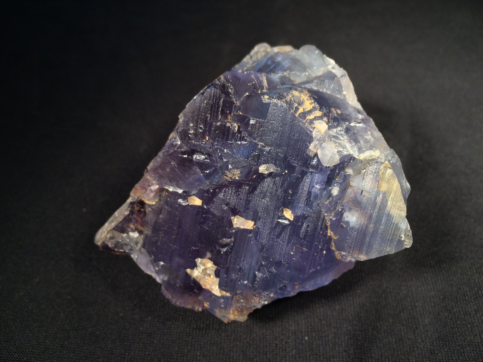 Fluorite
72 mm X 68 mm X 68 mm
(Autor: Robert Seitz)