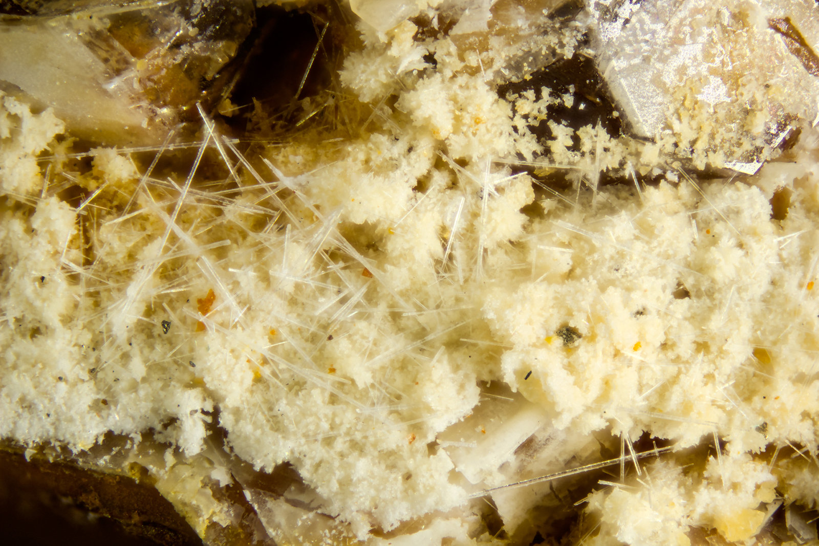 Laurentianite
FOV = 2.0 mm
(Autor: Doug)
