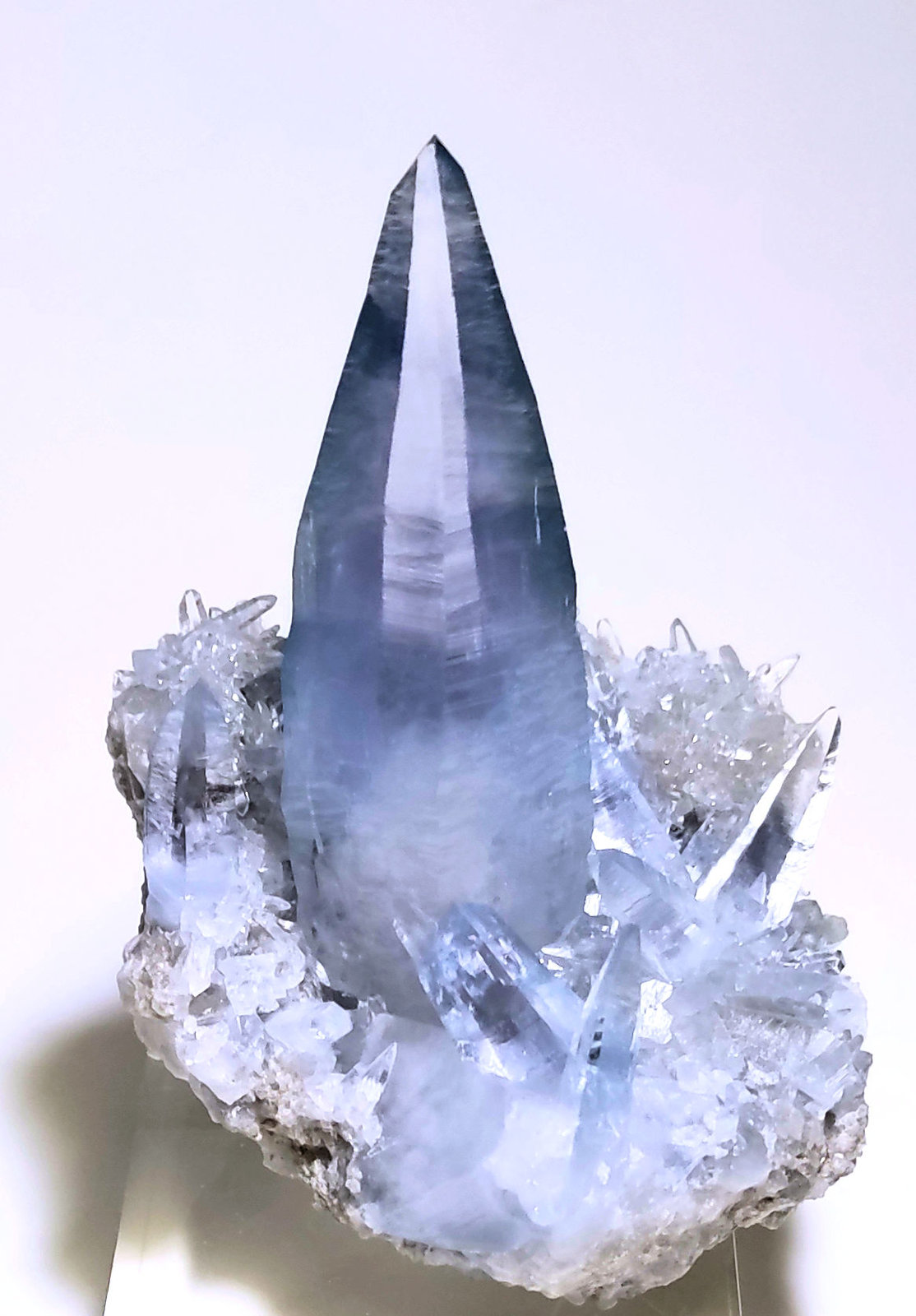 Celestine
85 mm x 65 mm. Main crystal: 65 mm. Mass: 192 g
(Autor: Carles Millan)